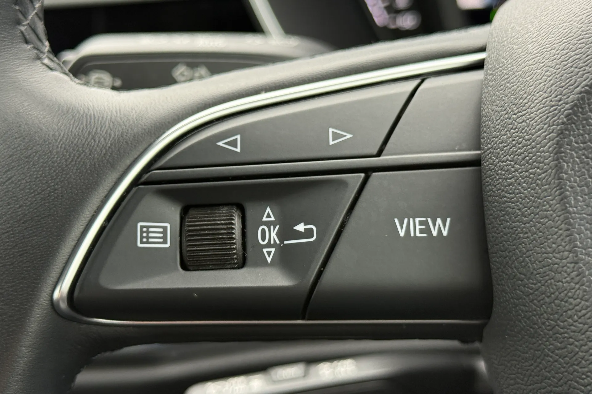 Audi Q3 thumbnail image number 18