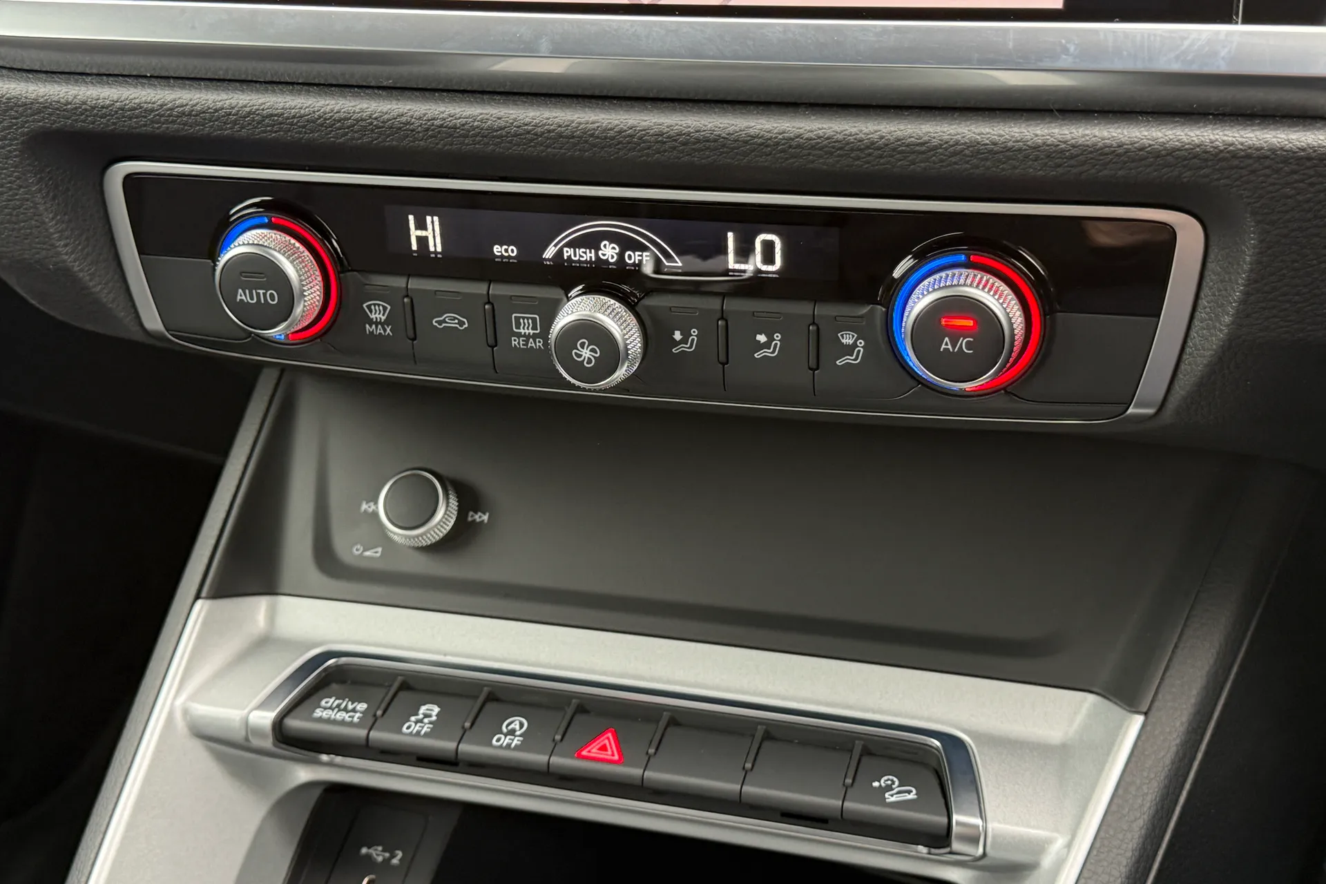 Audi Q3 thumbnail image number 13