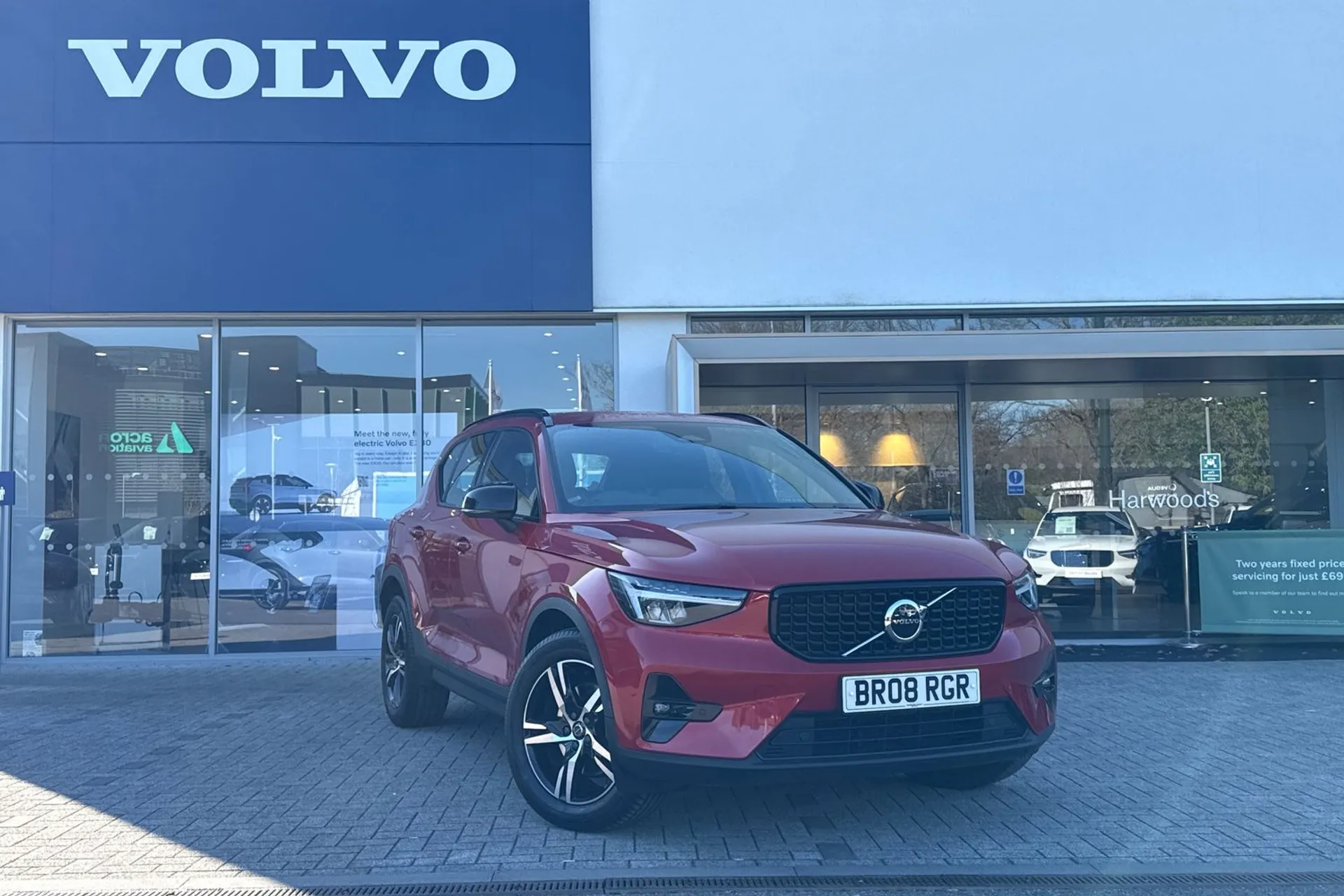 Volvo XC40 focused image