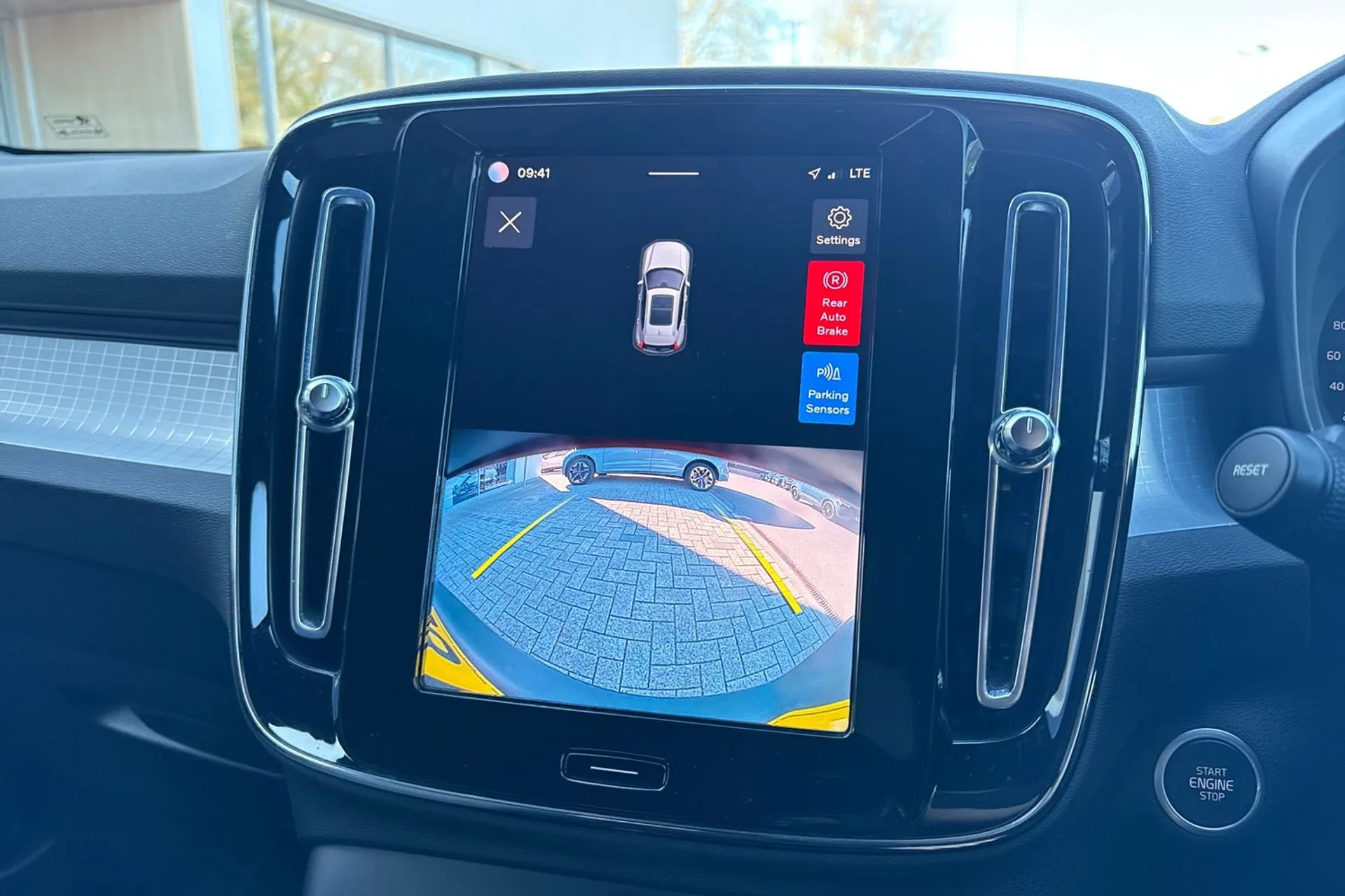 Volvo XC40 thumbnail image number 4