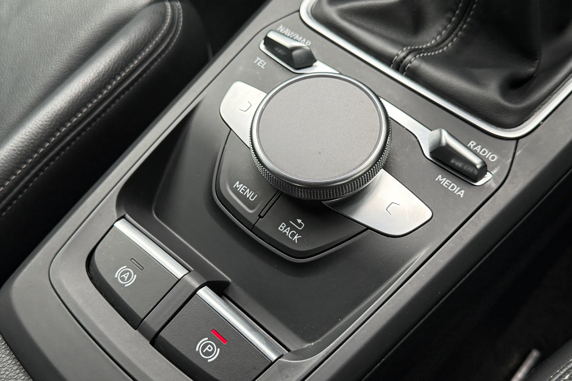 Audi Q2 thumbnail image number 19