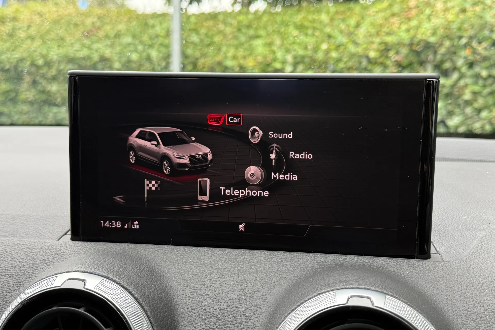Audi Q2 thumbnail image number 26
