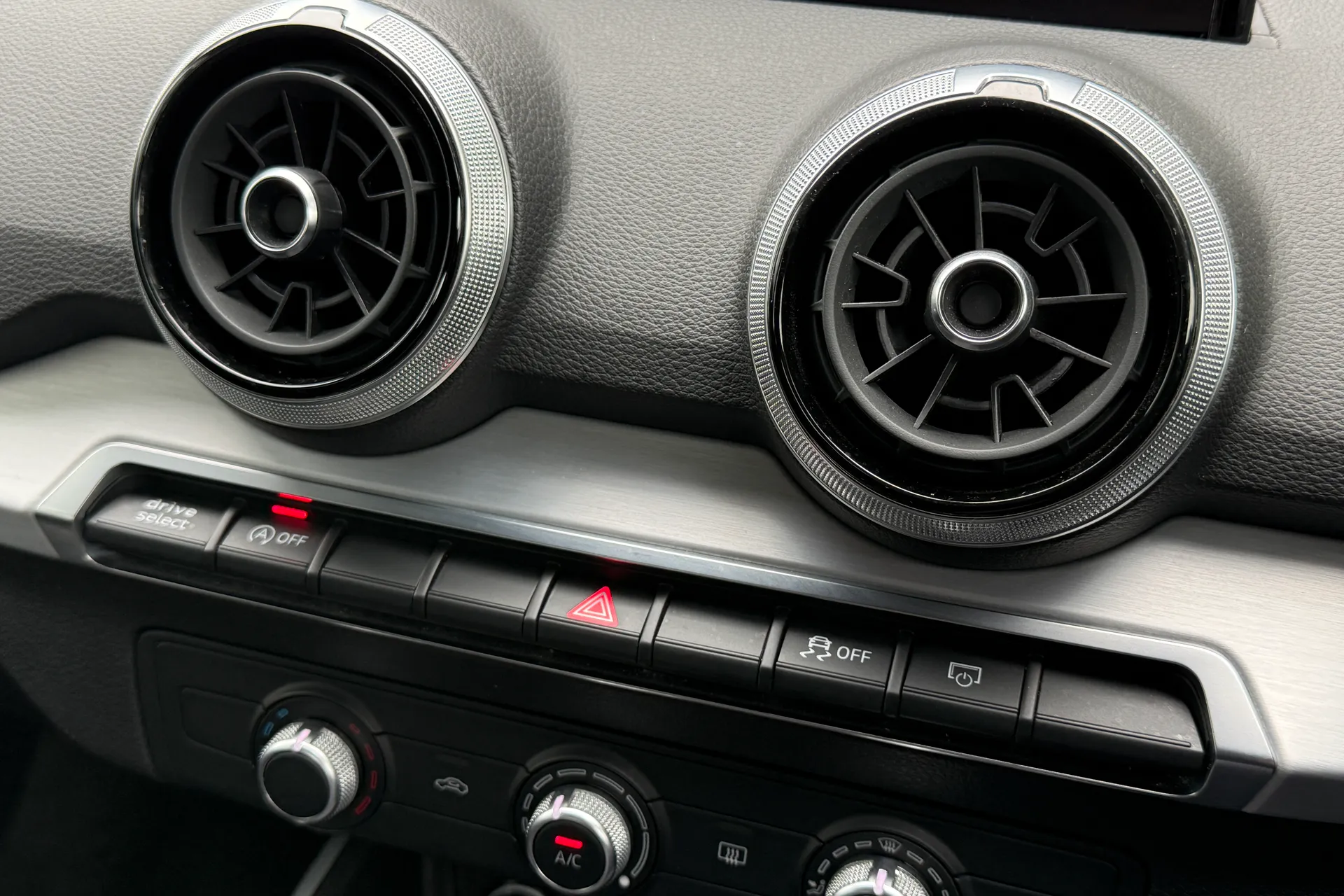 Audi Q2 thumbnail image number 40