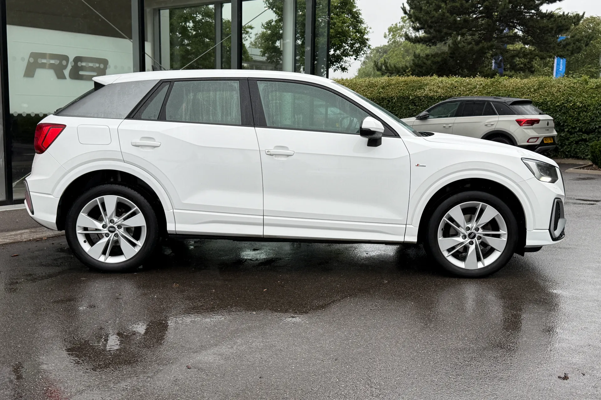 Audi Q2 thumbnail image number 2