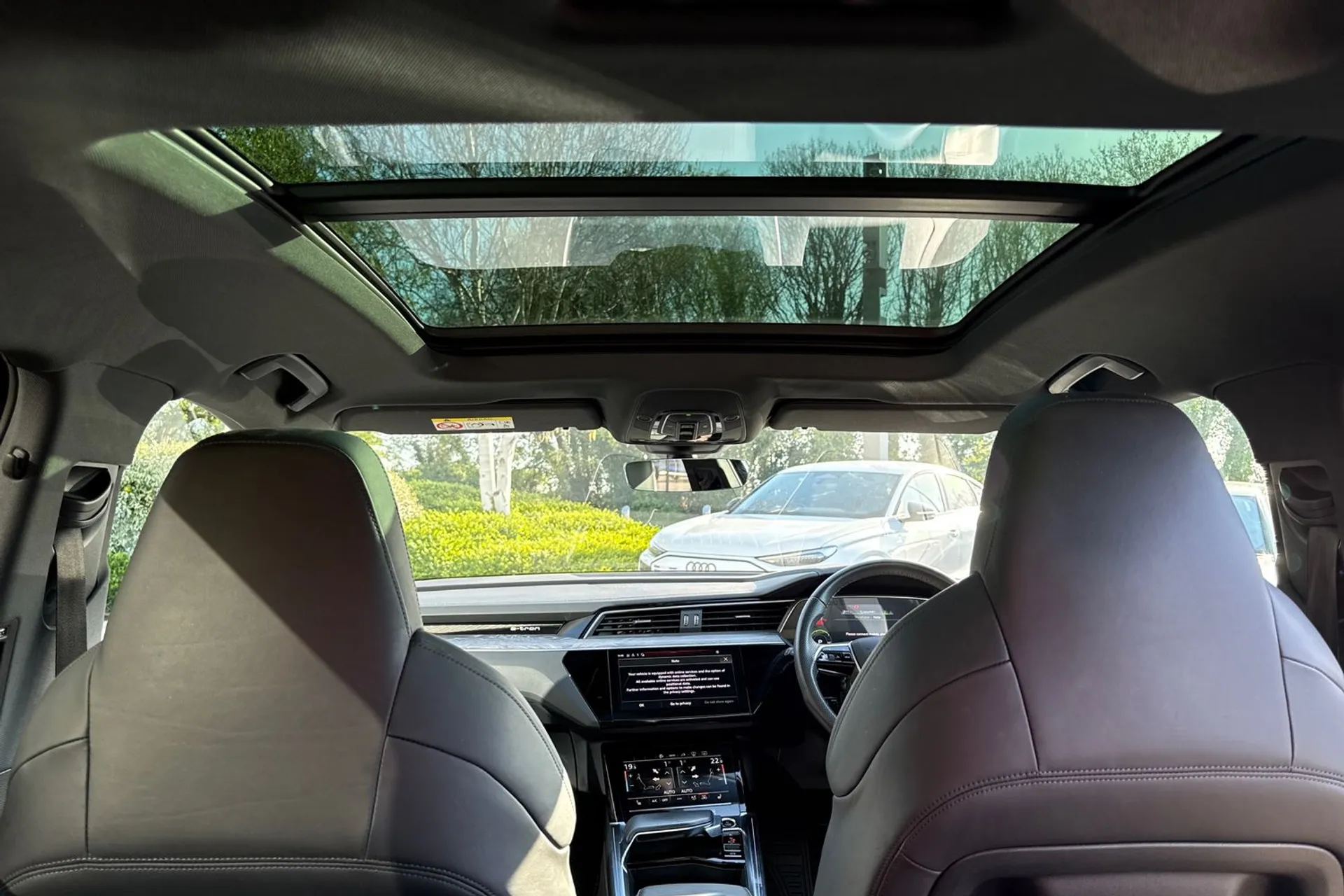 Audi e-tron thumbnail image number 4