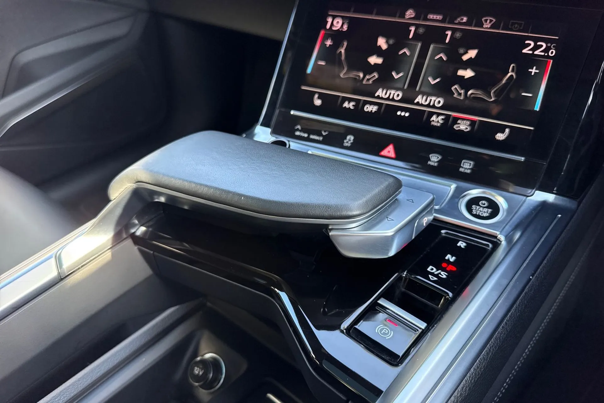 Audi e-tron thumbnail image number 23