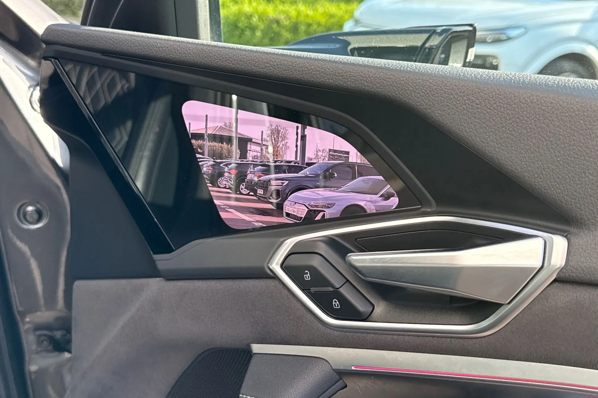 Audi e-tron thumbnail image number 7