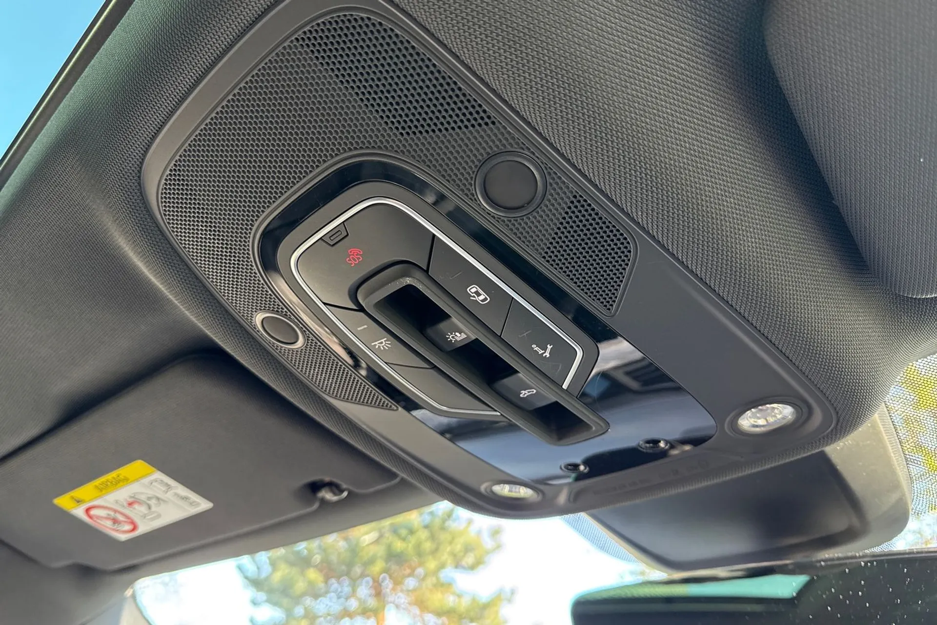 Audi e-tron thumbnail image number 48