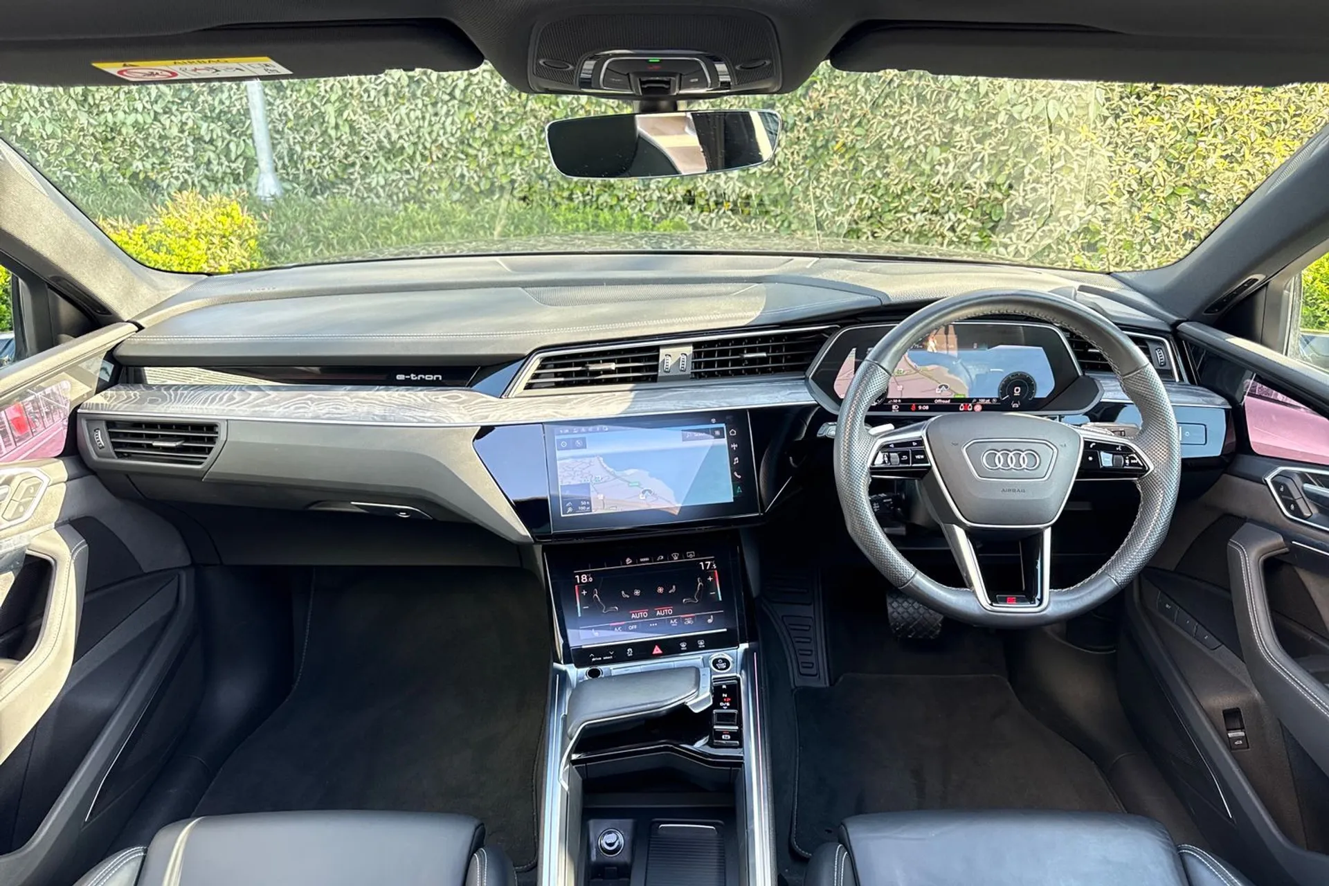 Audi e-tron thumbnail image number 3