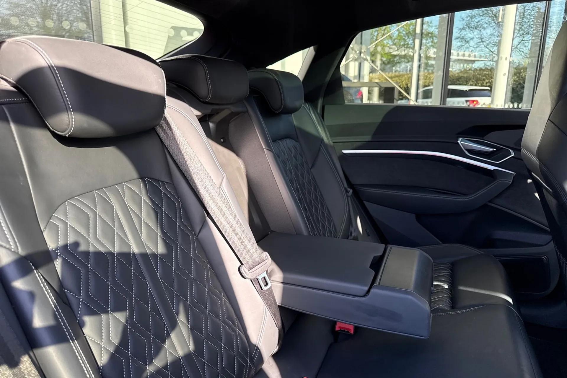 Audi e-tron thumbnail image number 33