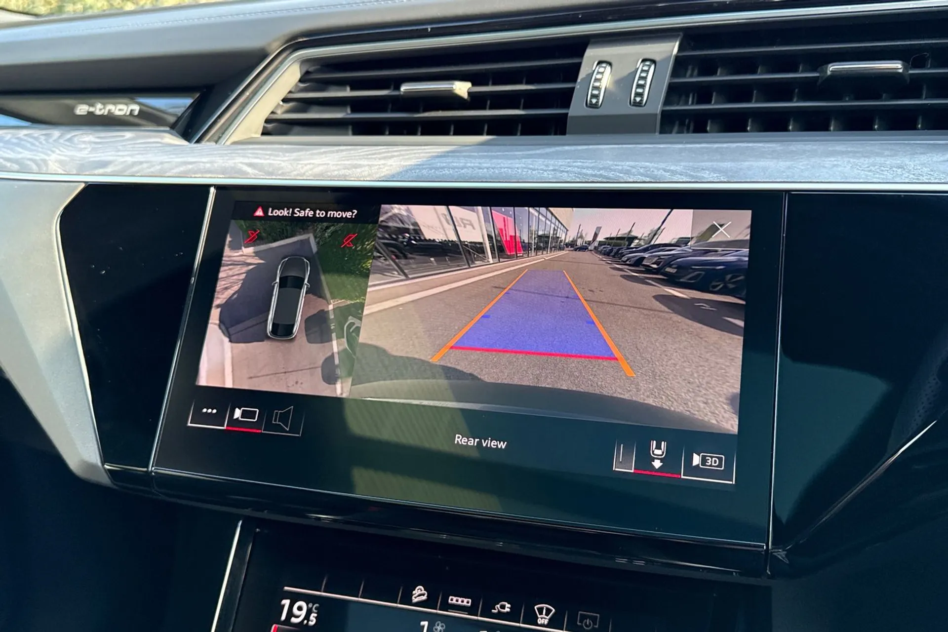 Audi e-tron thumbnail image number 5