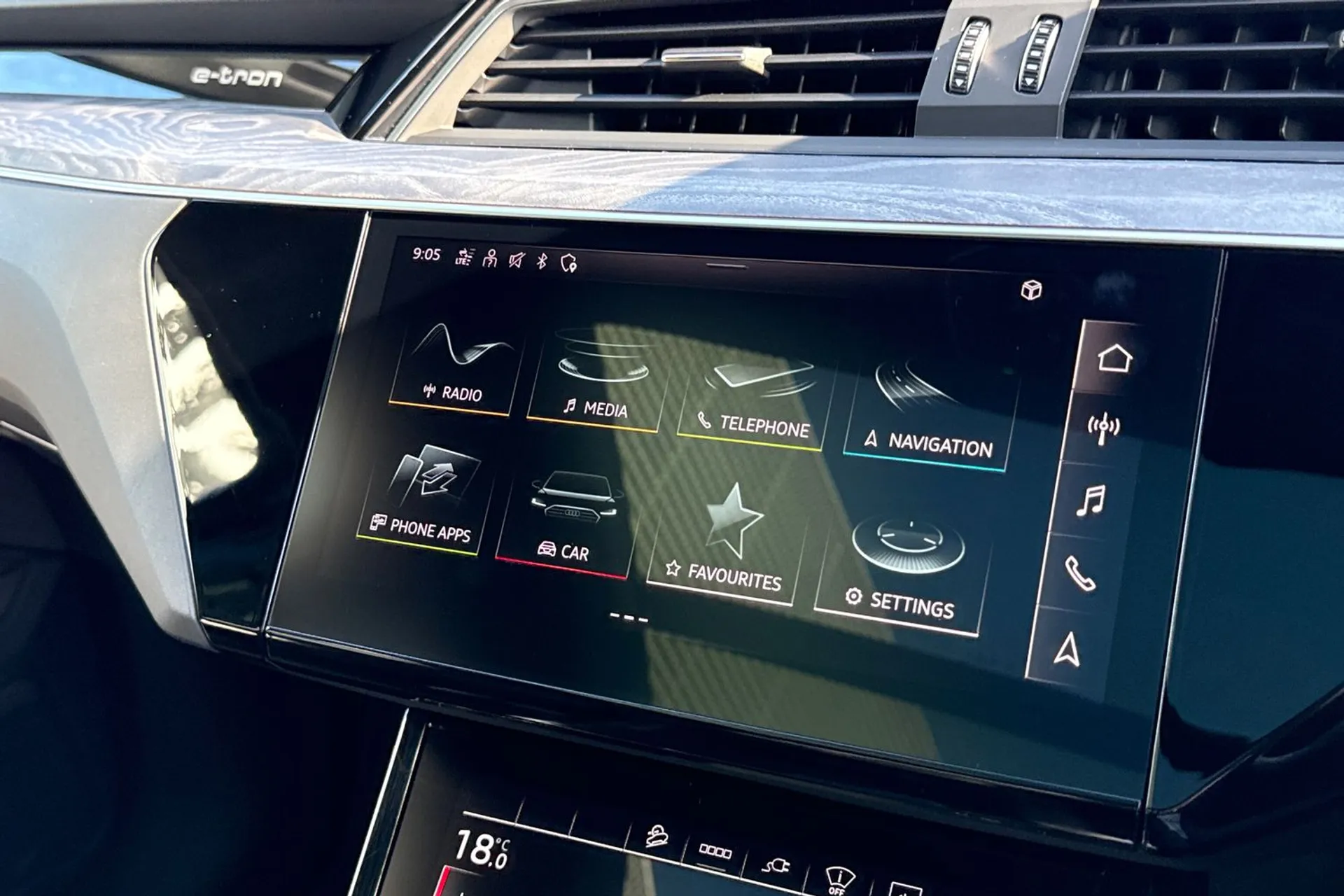 Audi e-tron thumbnail image number 43