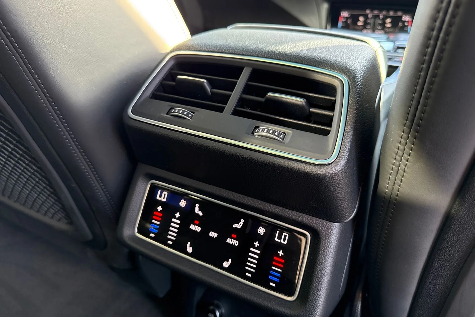 Audi e-tron thumbnail image number 34