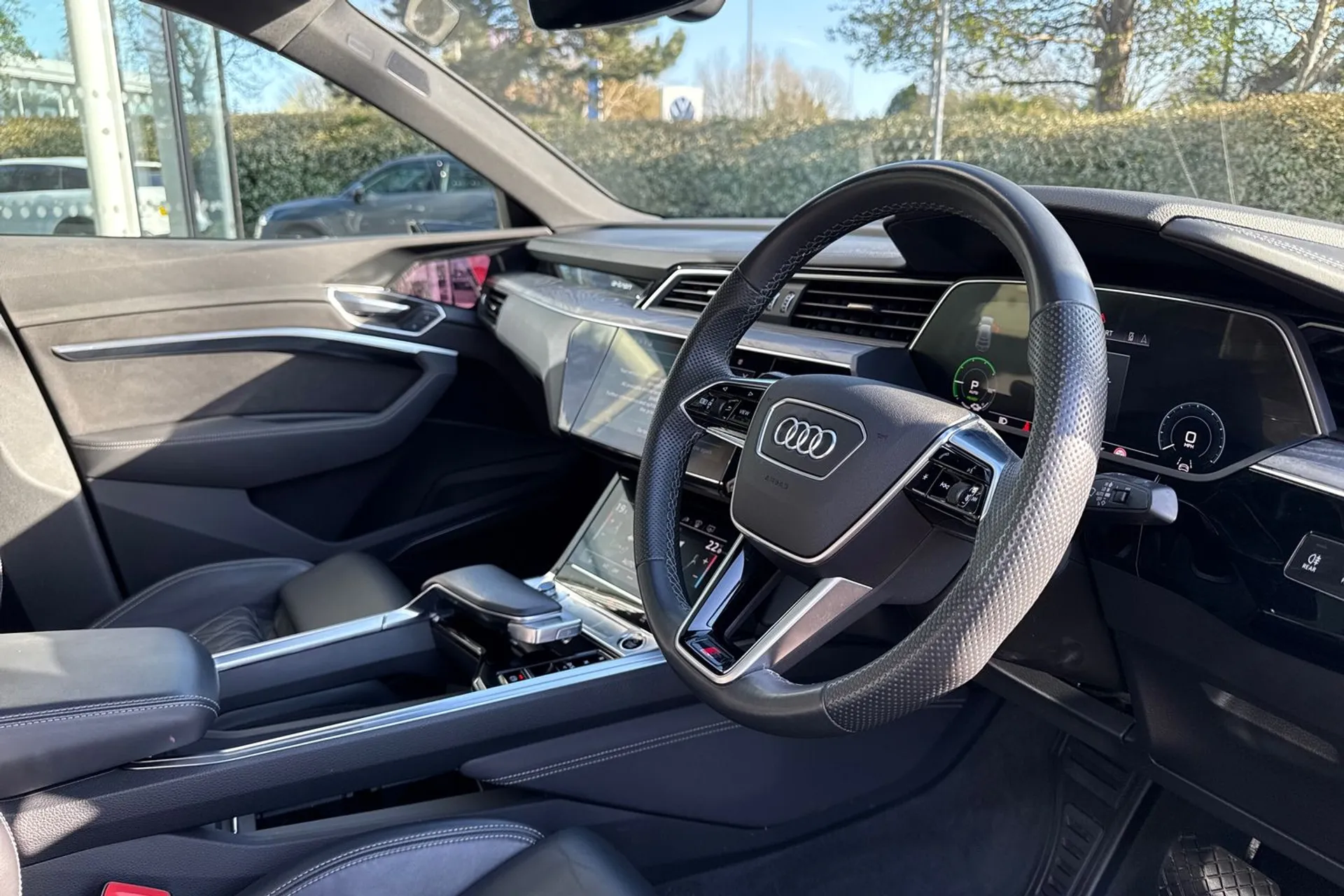 Audi e-tron thumbnail image number 13