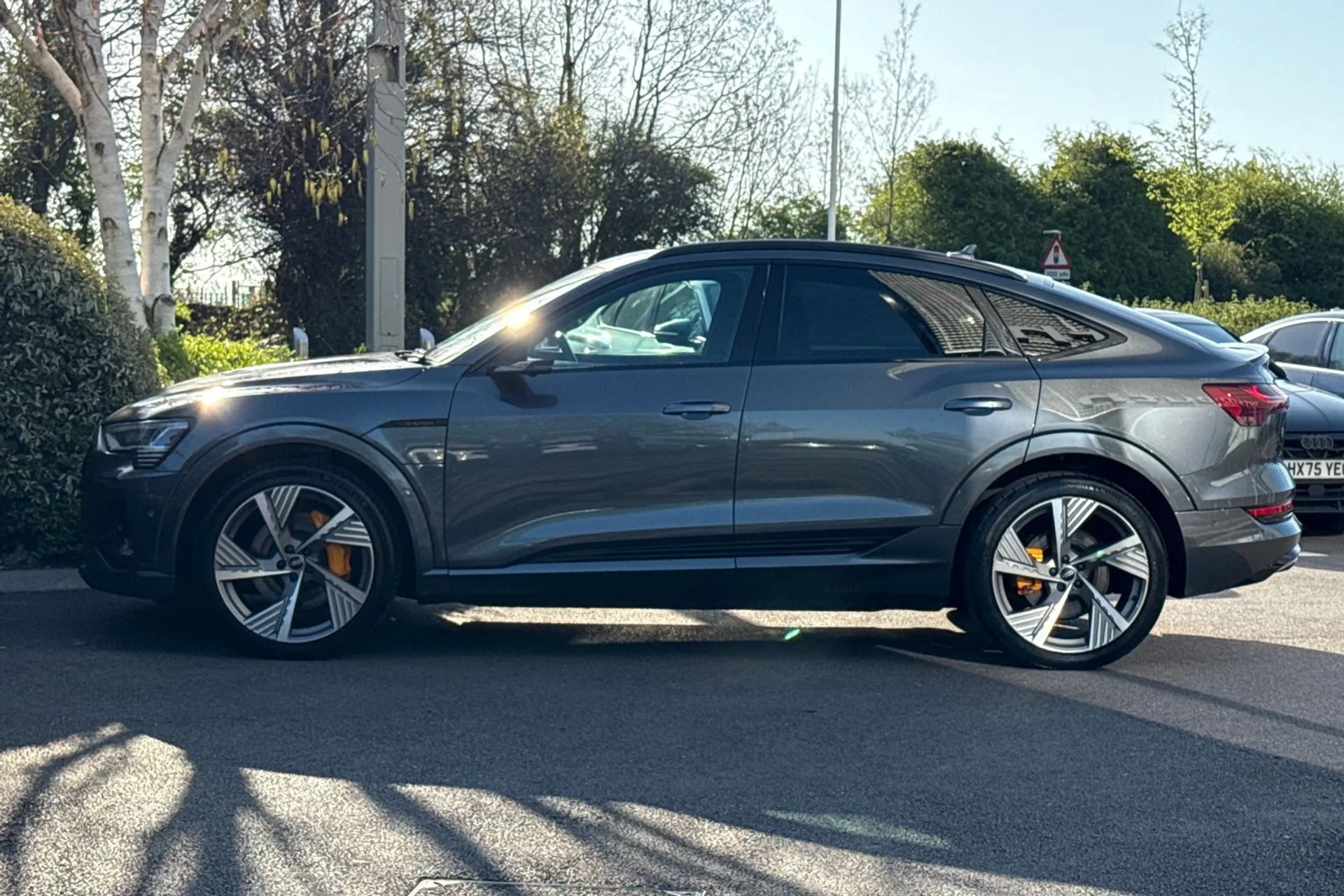 Audi e-tron thumbnail image number 17