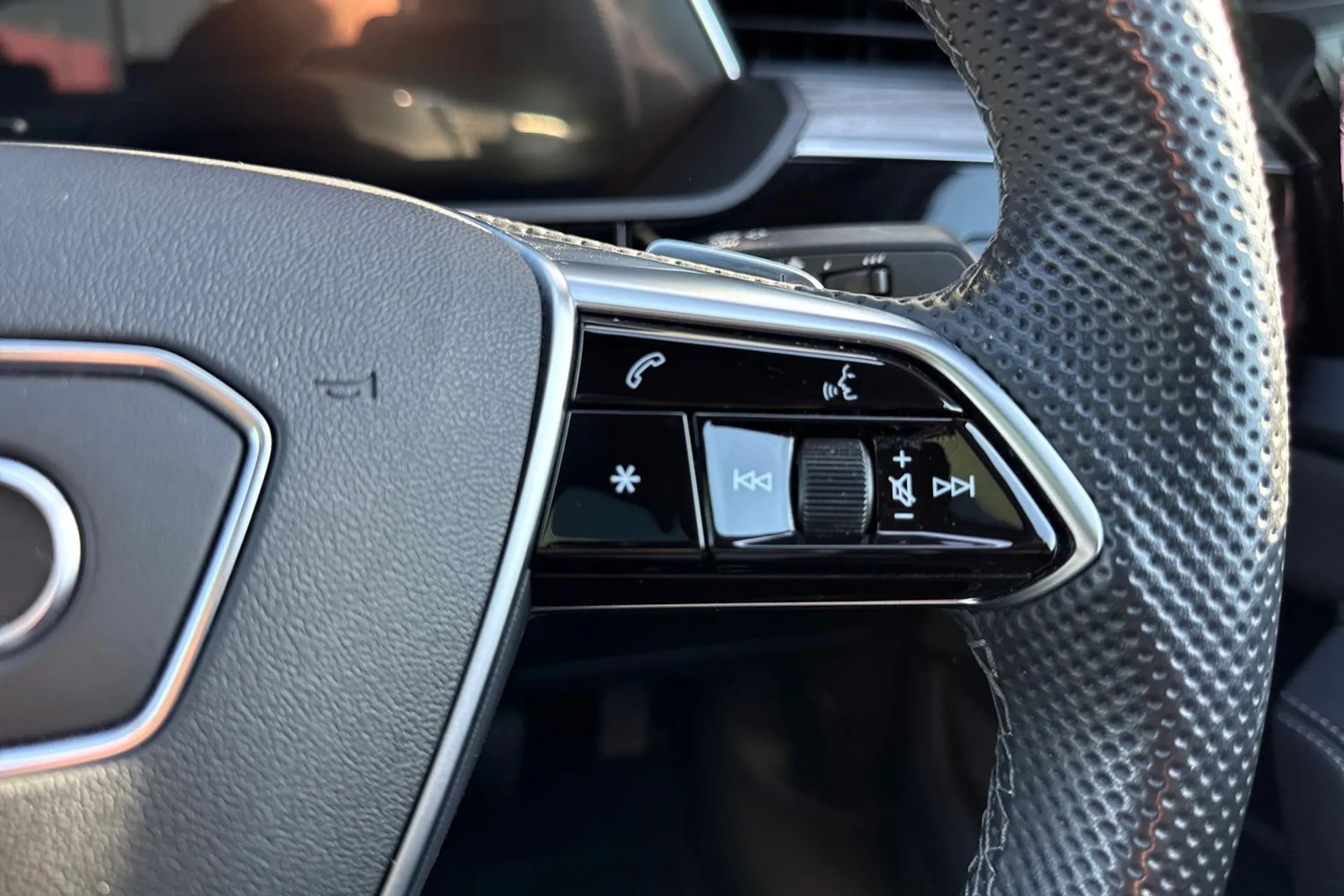 Audi e-tron thumbnail image number 57