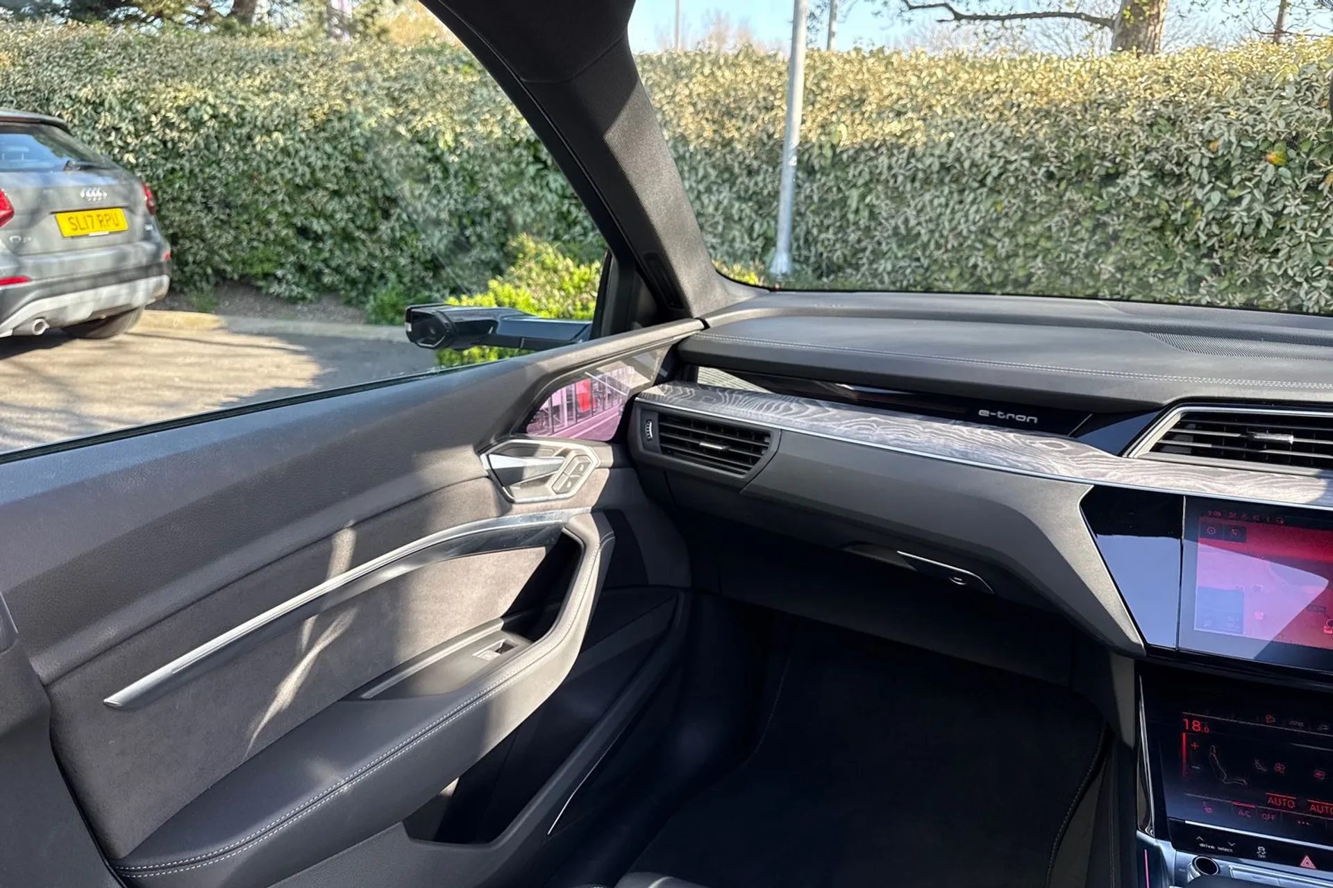 Audi e-tron thumbnail image number 49