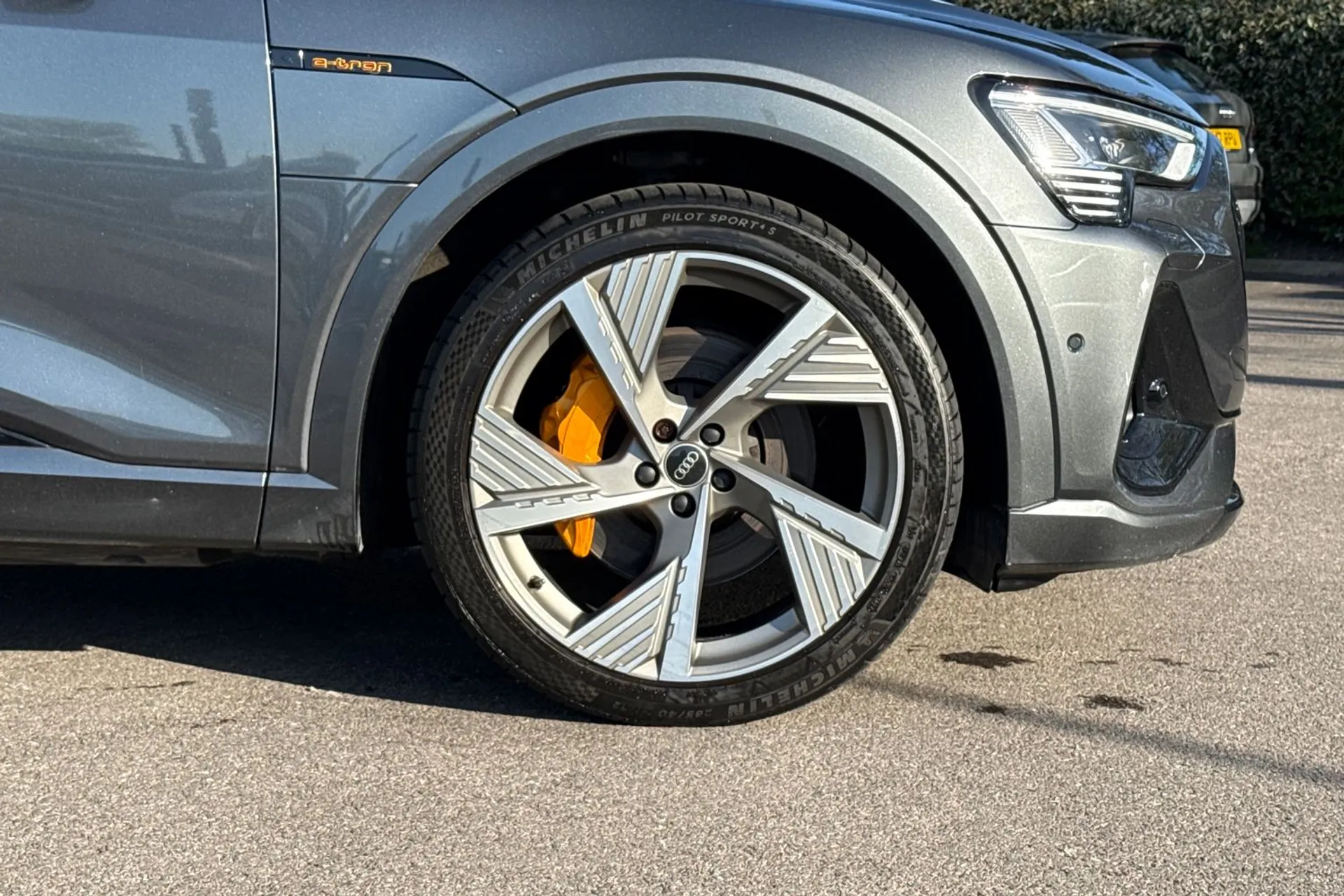 Audi e-tron thumbnail image number 19