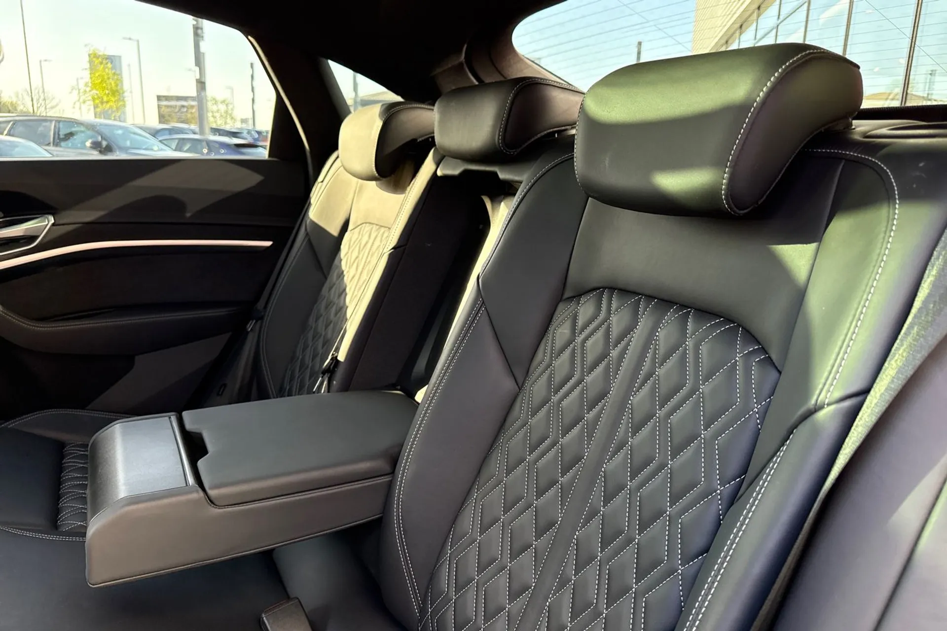 Audi e-tron thumbnail image number 44