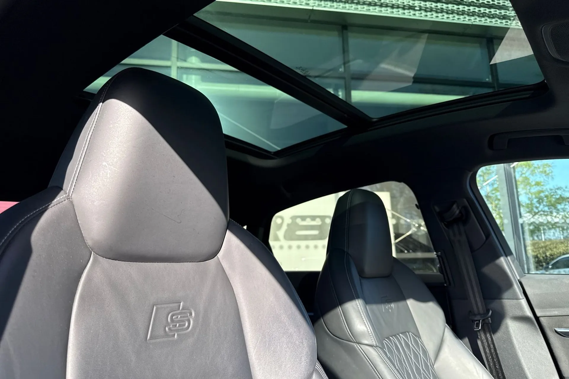 Audi e-tron thumbnail image number 46