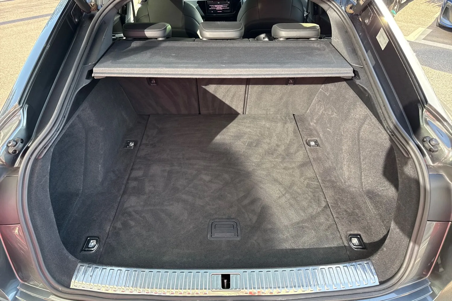 Audi e-tron thumbnail image number 28