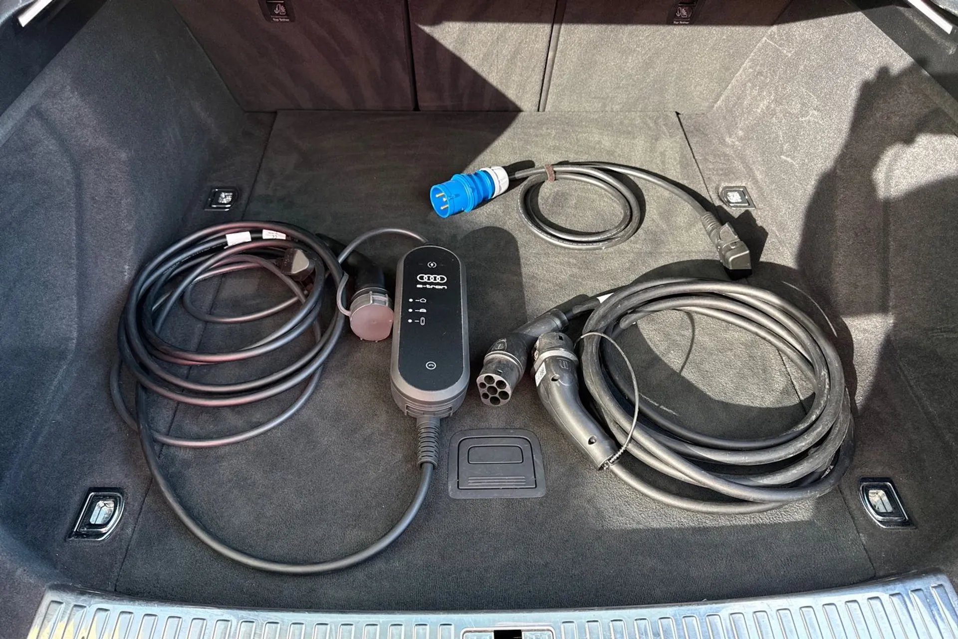 Audi e-tron thumbnail image number 27