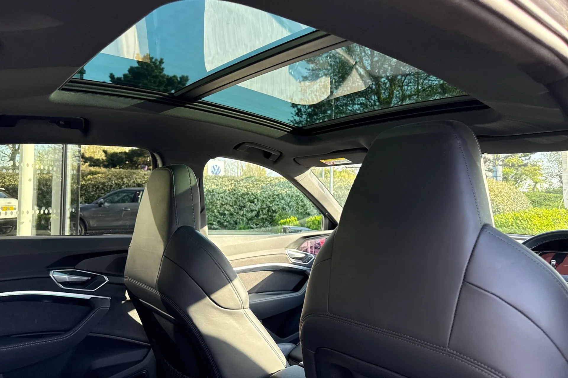 Audi e-tron thumbnail image number 35