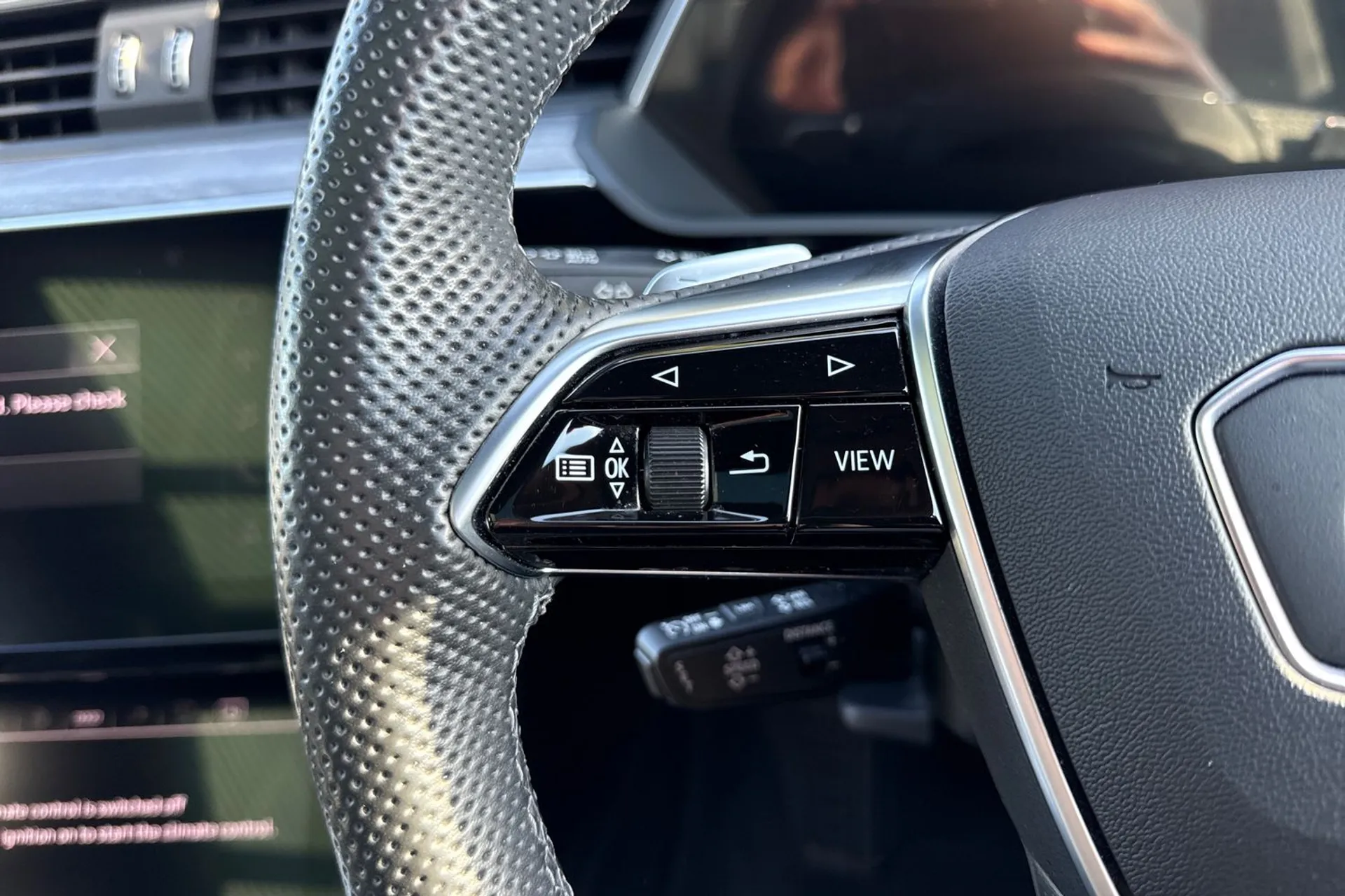 Audi e-tron thumbnail image number 56