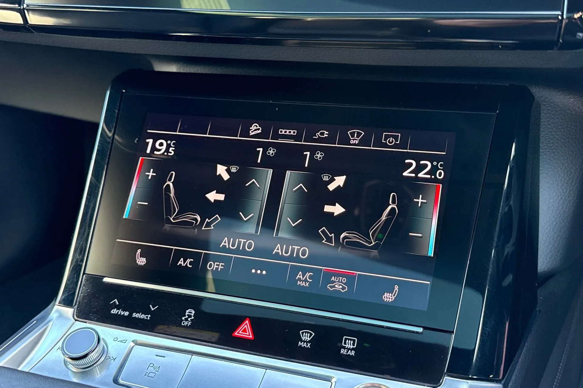 Audi e-tron thumbnail image number 32