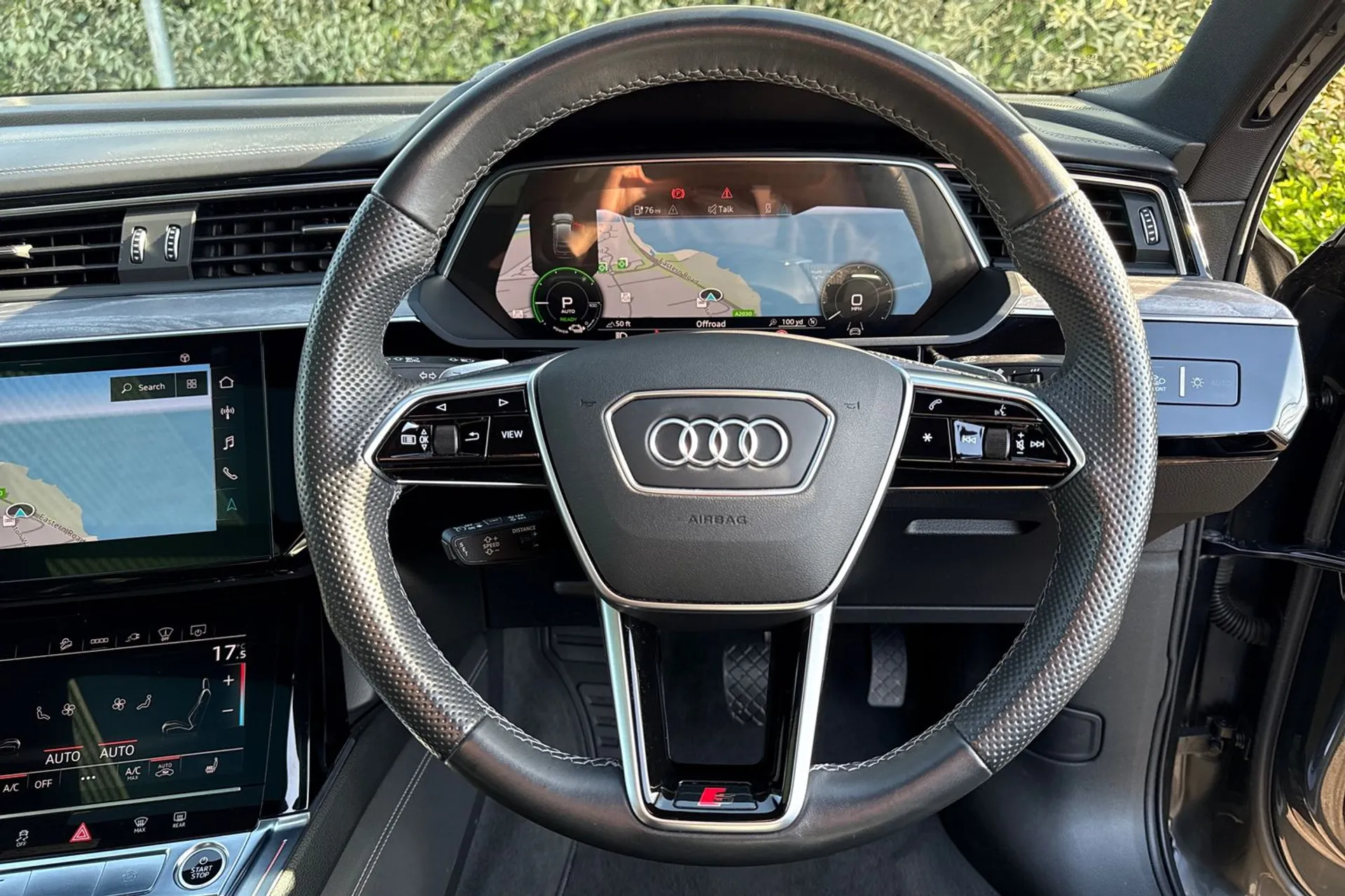 Audi e-tron thumbnail image number 22