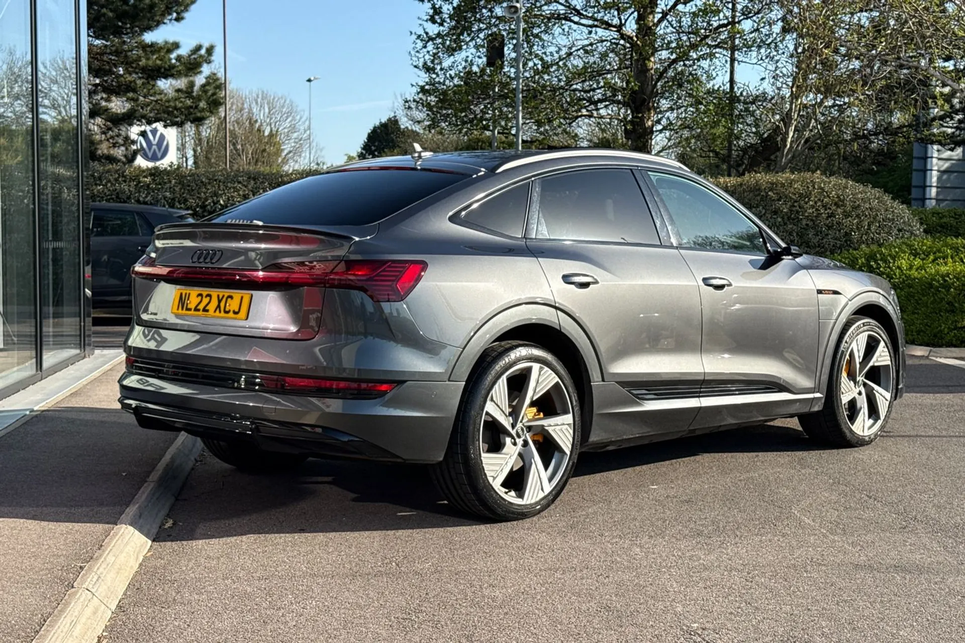 Audi e-tron thumbnail image number 11