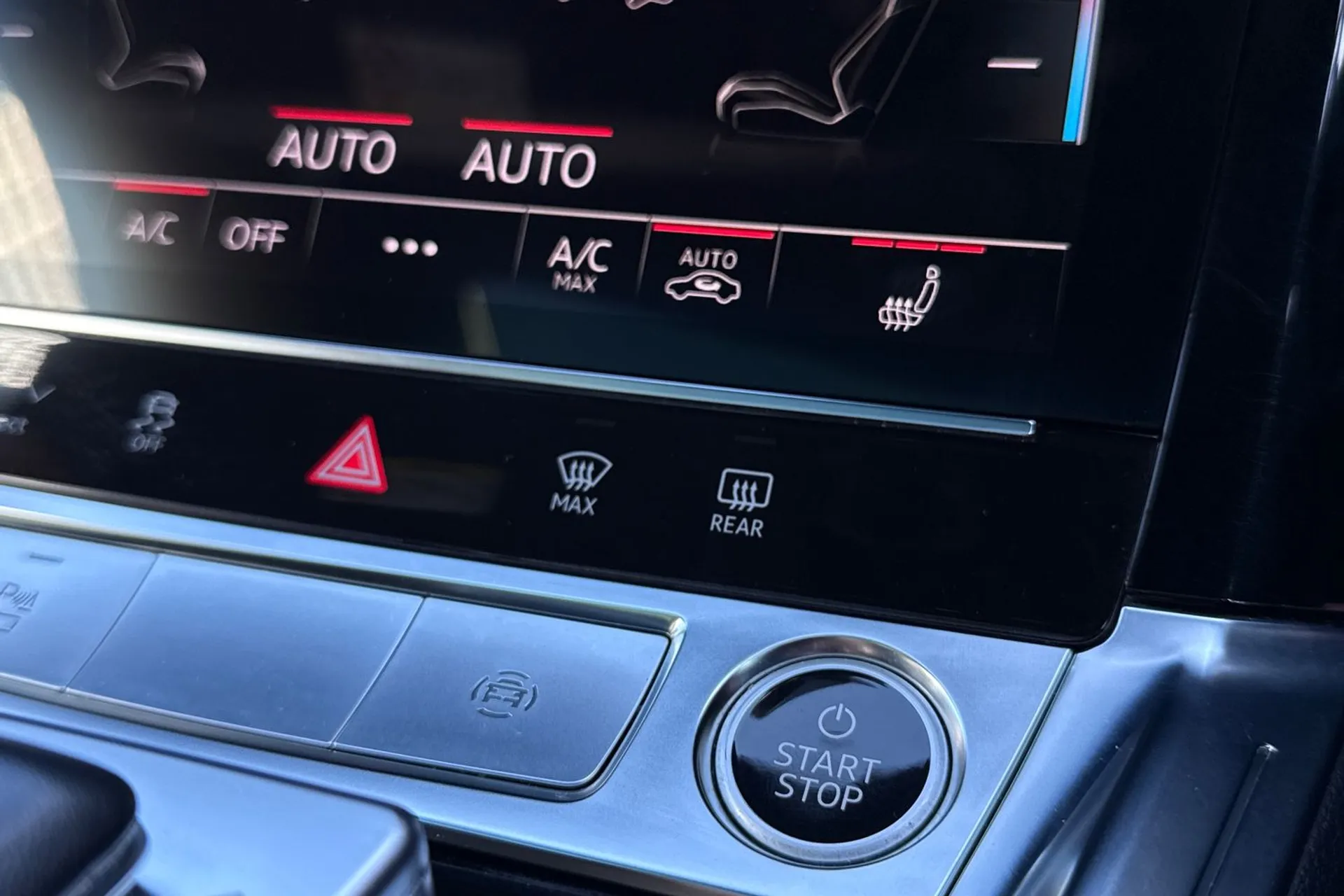 Audi e-tron thumbnail image number 40