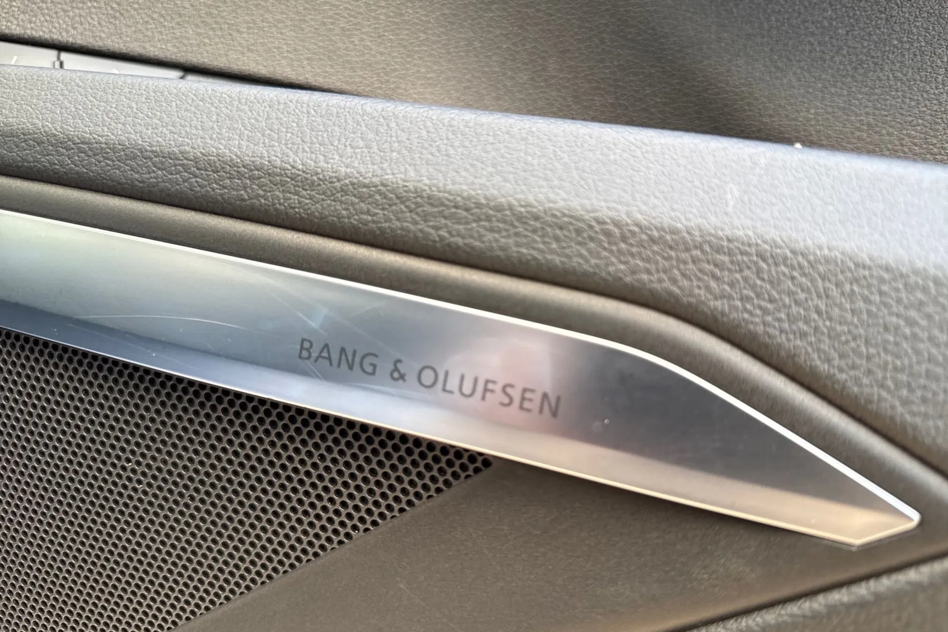 Audi e-tron thumbnail image number 18