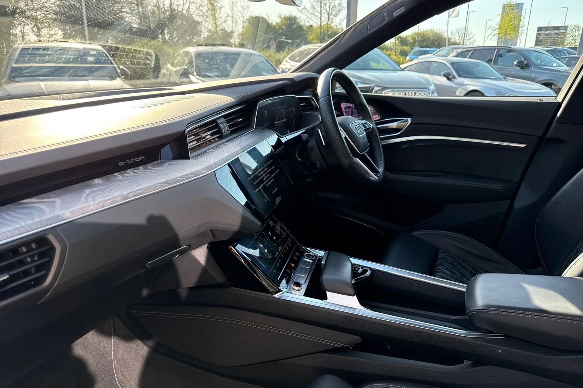 Audi e-tron thumbnail image number 15