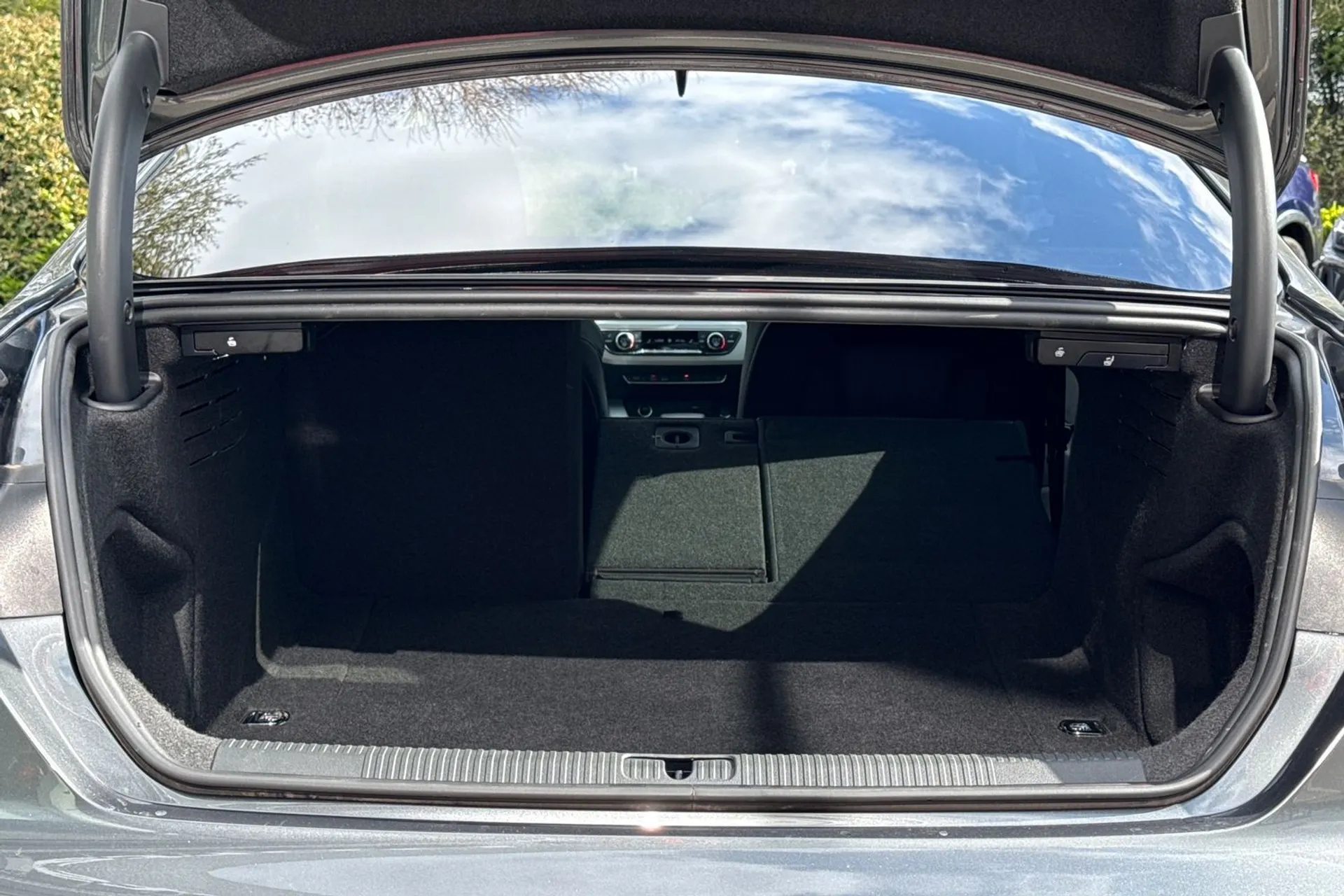 Audi A5 thumbnail image number 37