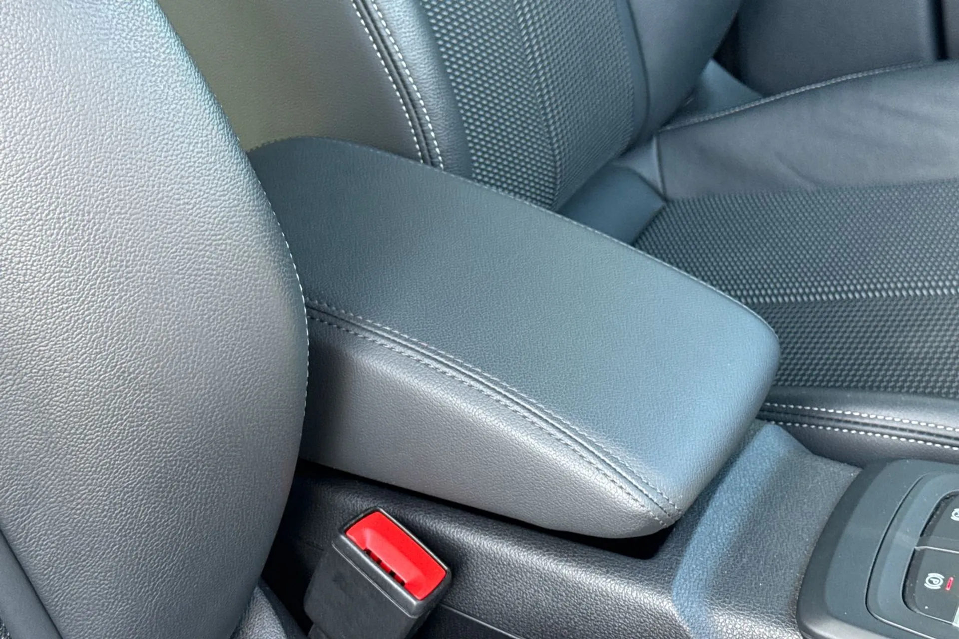 Audi Q2 thumbnail image number 40