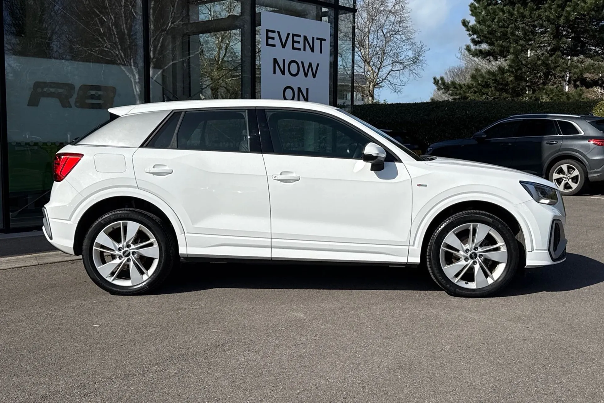 Audi Q2 thumbnail image number 2