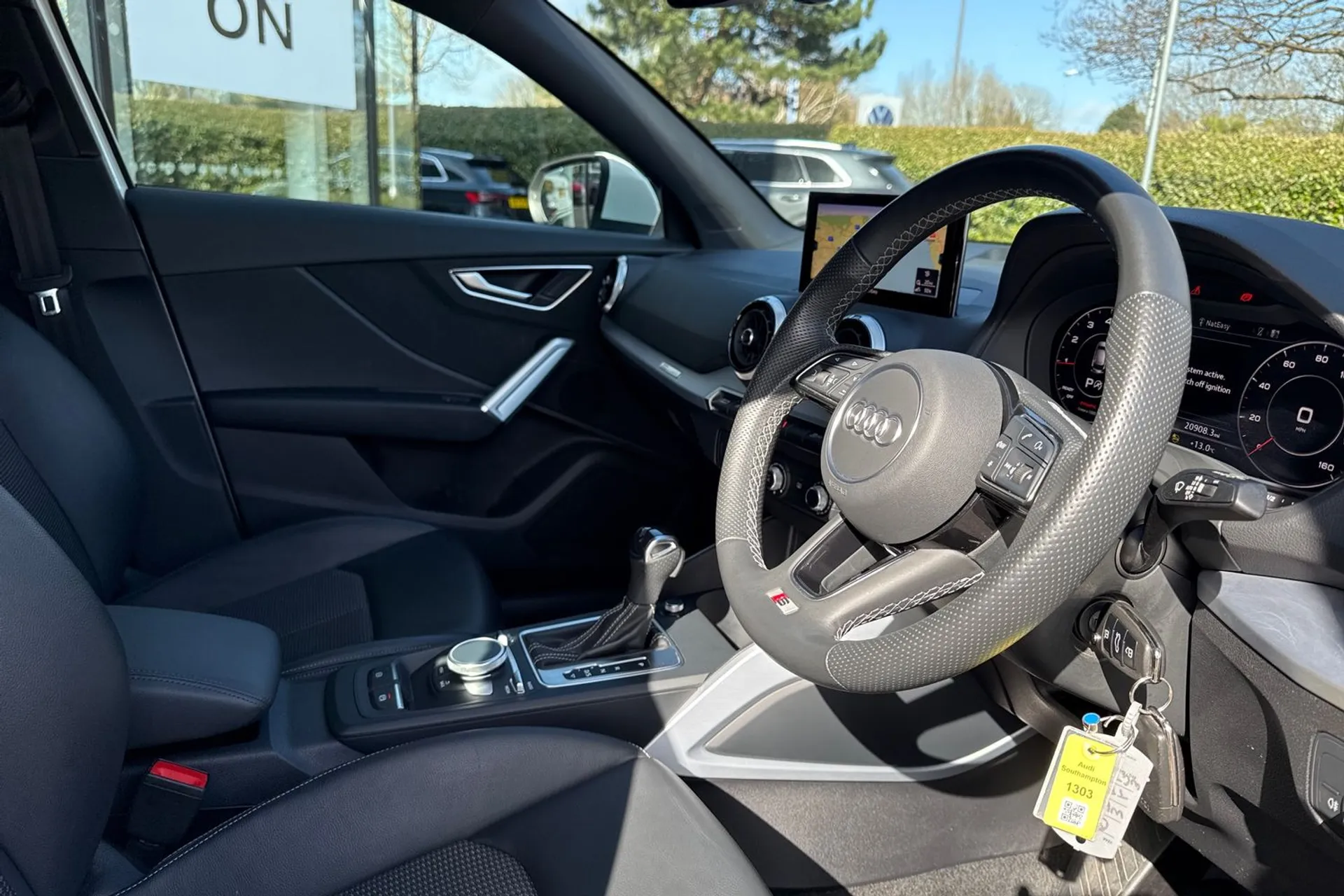 Audi Q2 thumbnail image number 11