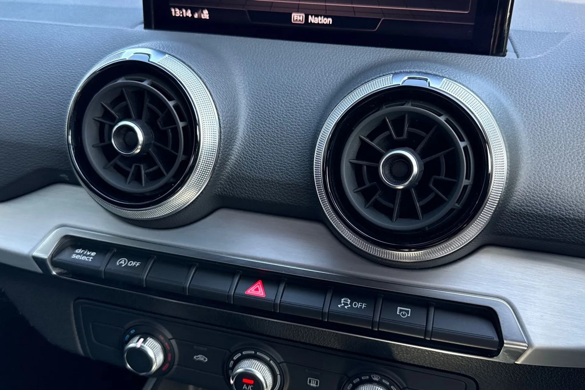 Audi Q2 thumbnail image number 33