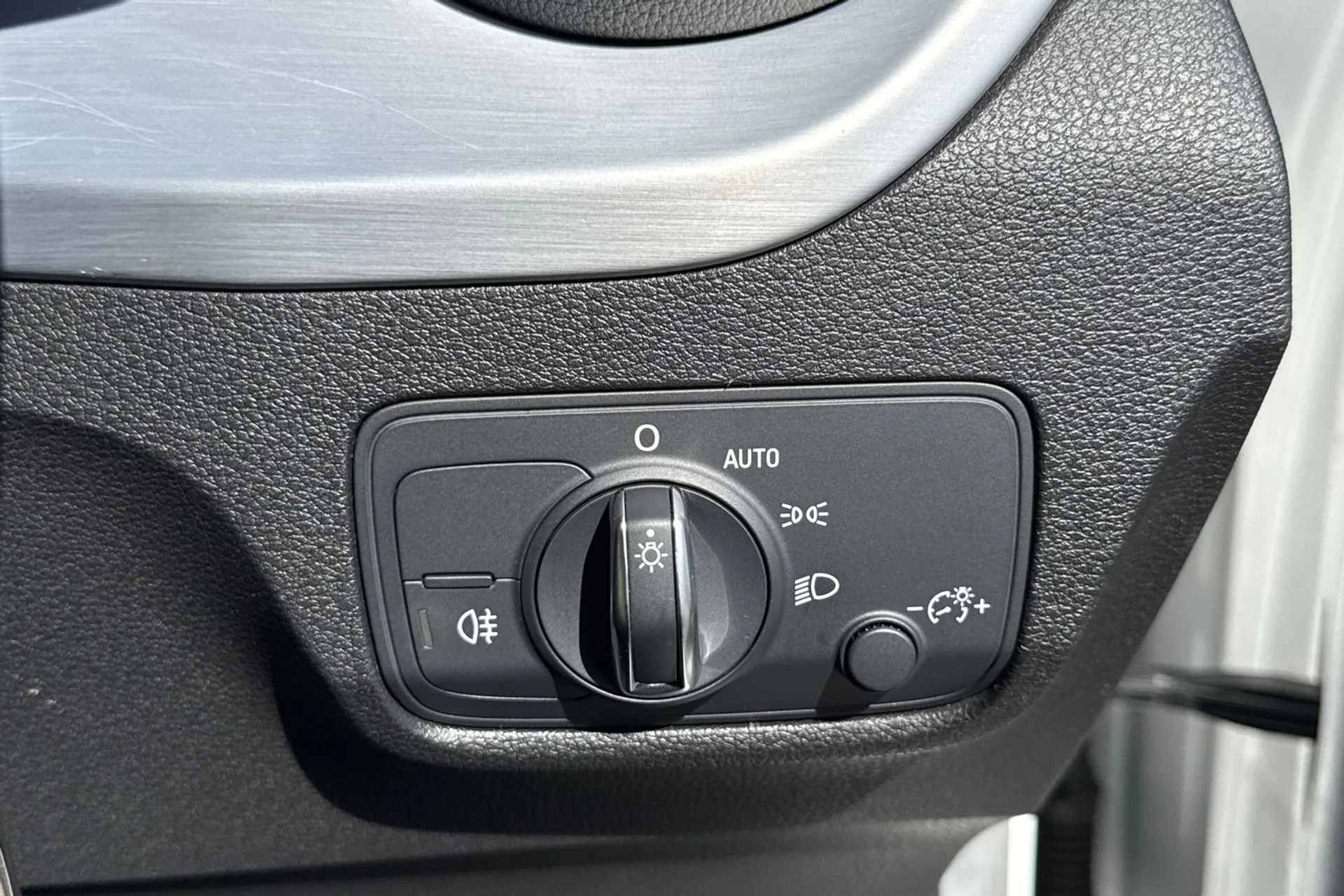 Audi Q2 thumbnail image number 36