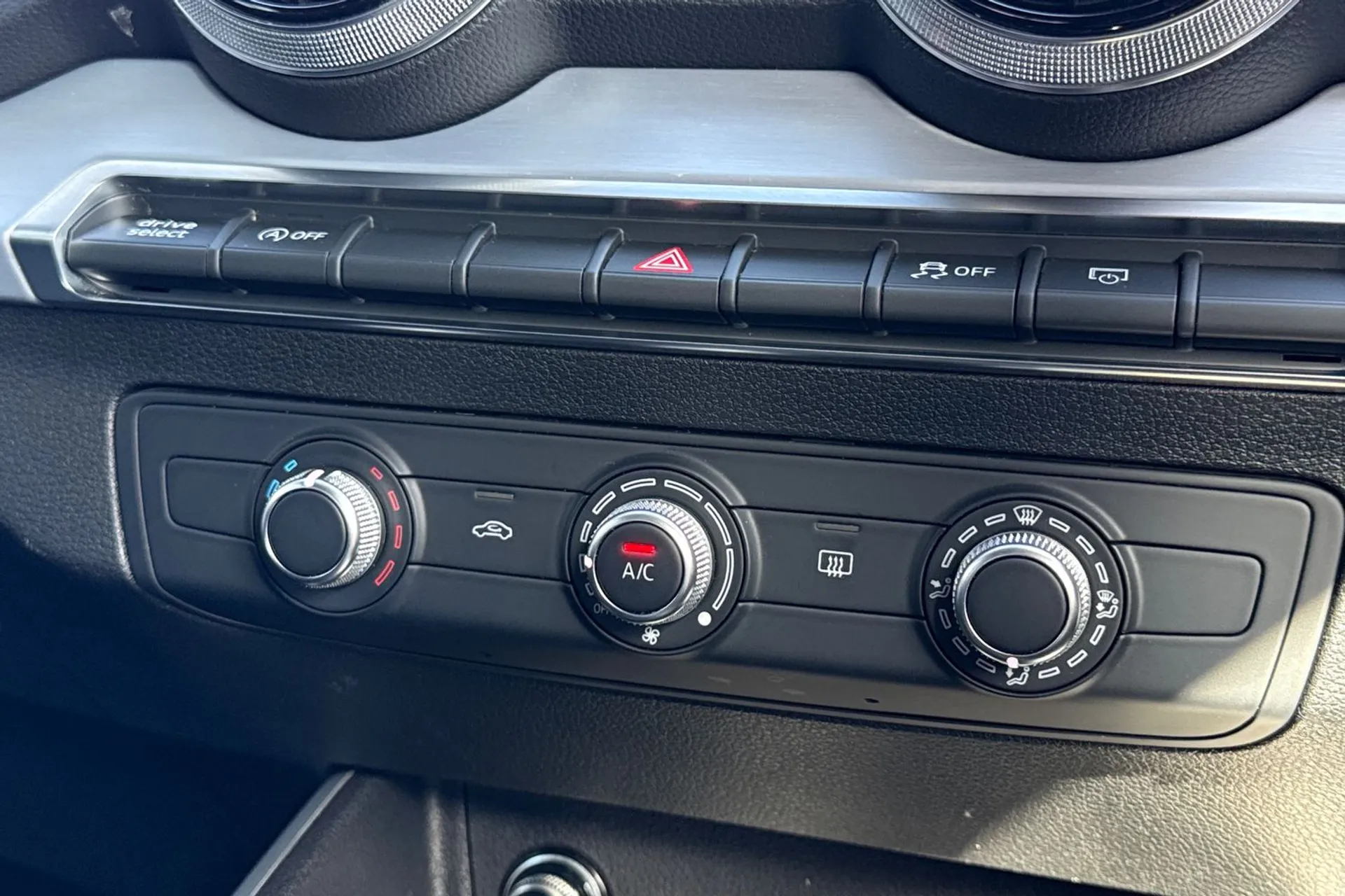 Audi Q2 thumbnail image number 15