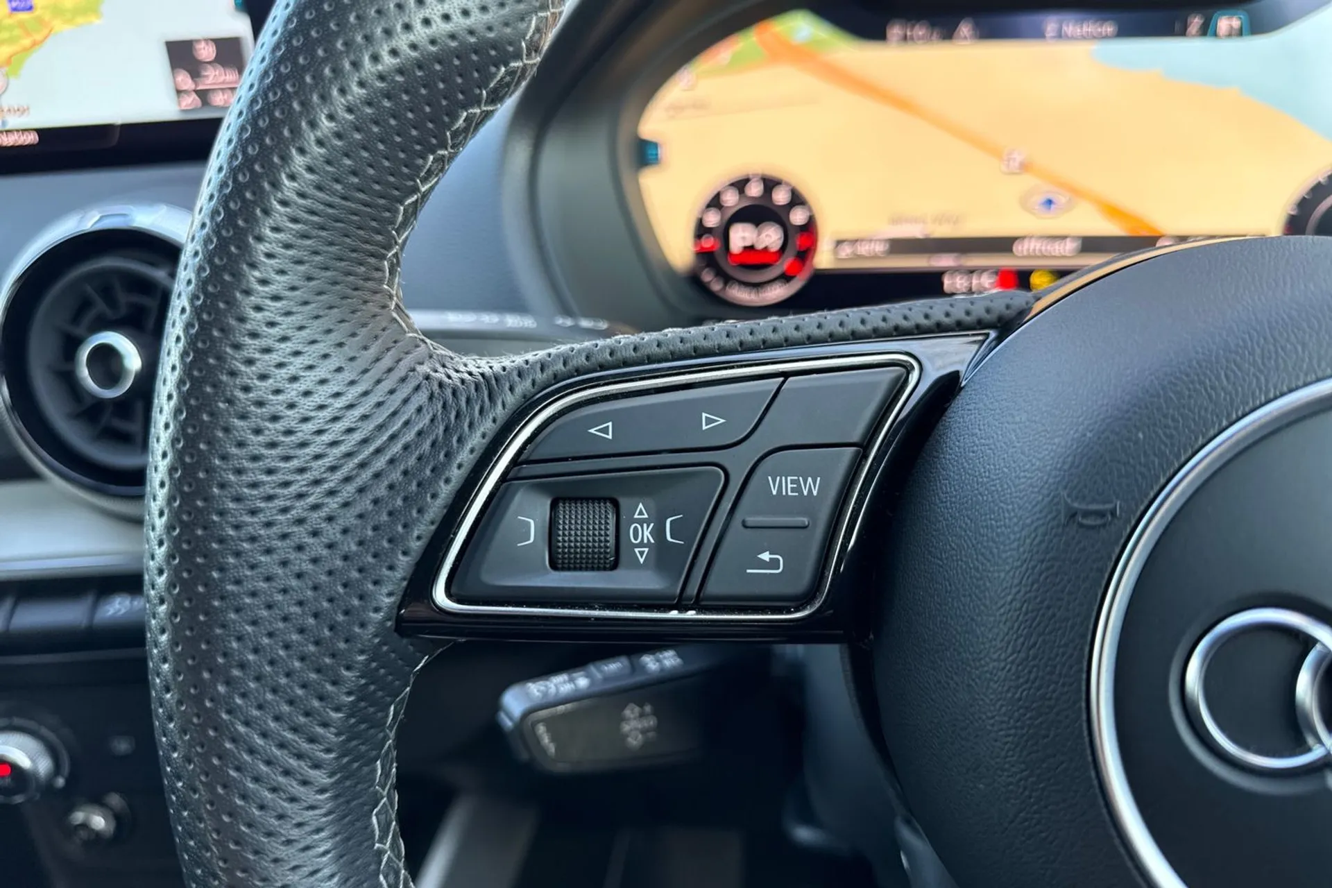 Audi Q2 thumbnail image number 18