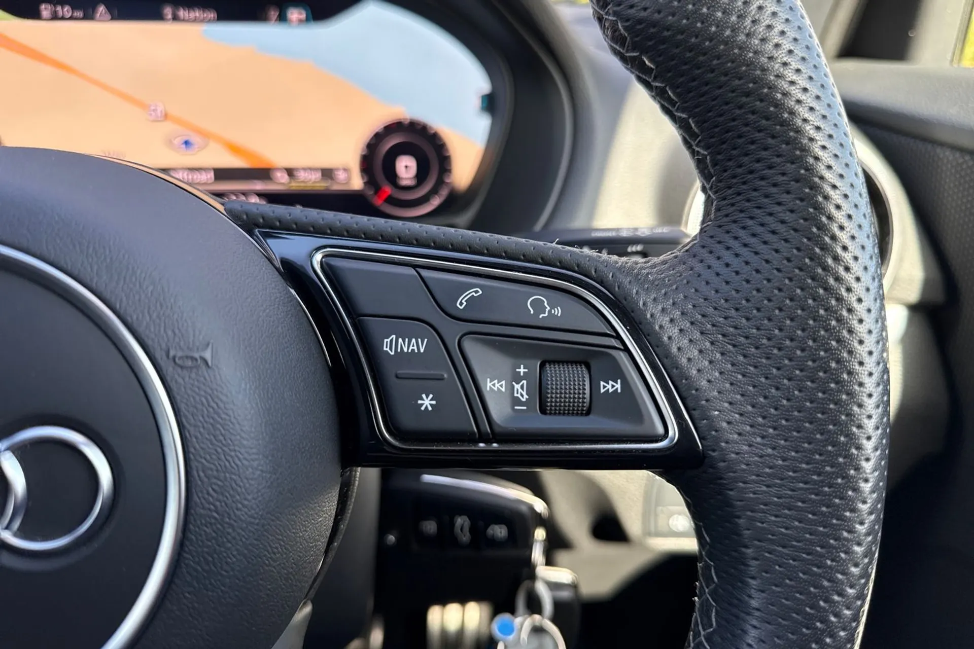 Audi Q2 thumbnail image number 19