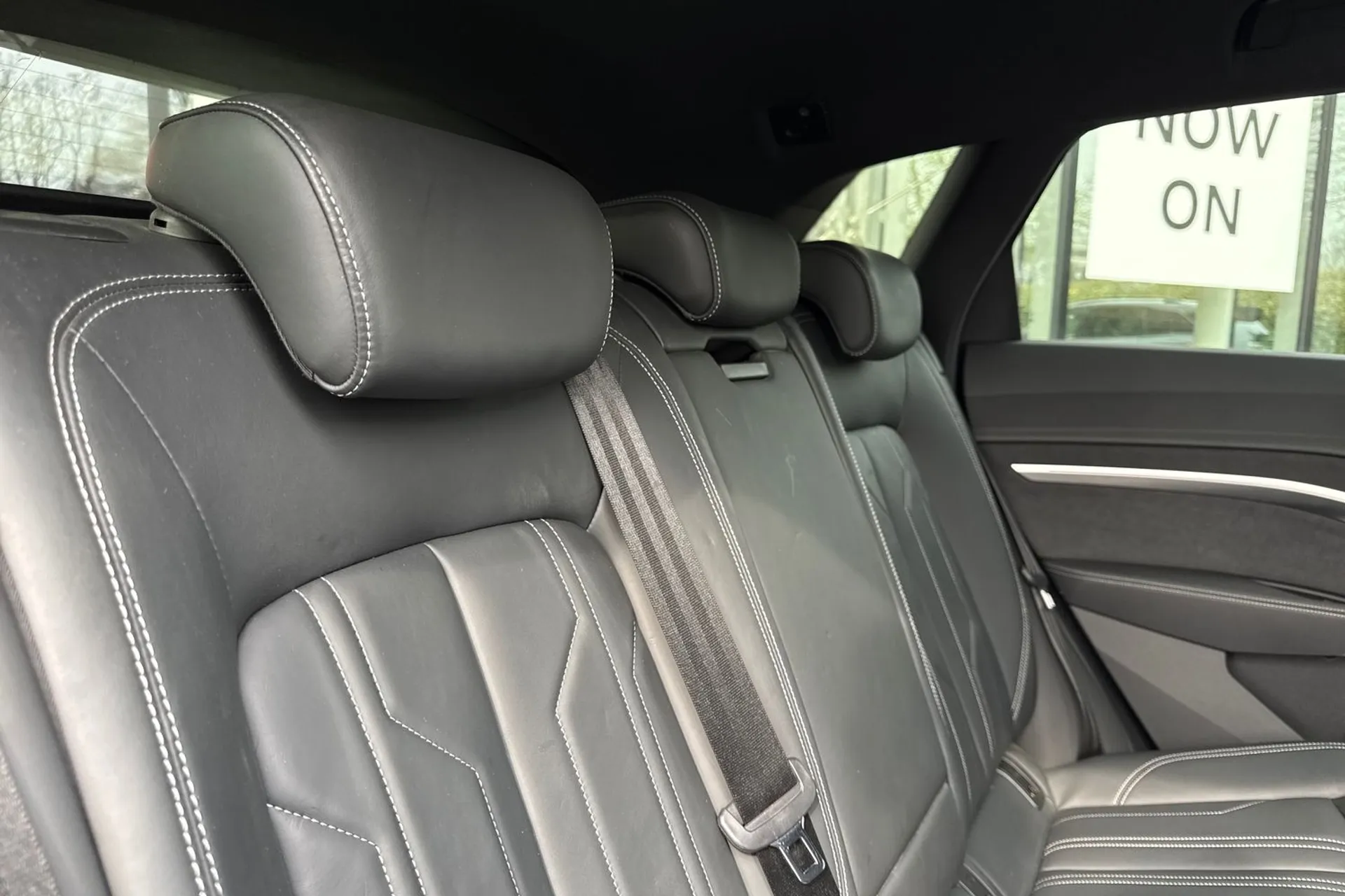 Audi e-tron thumbnail image number 34