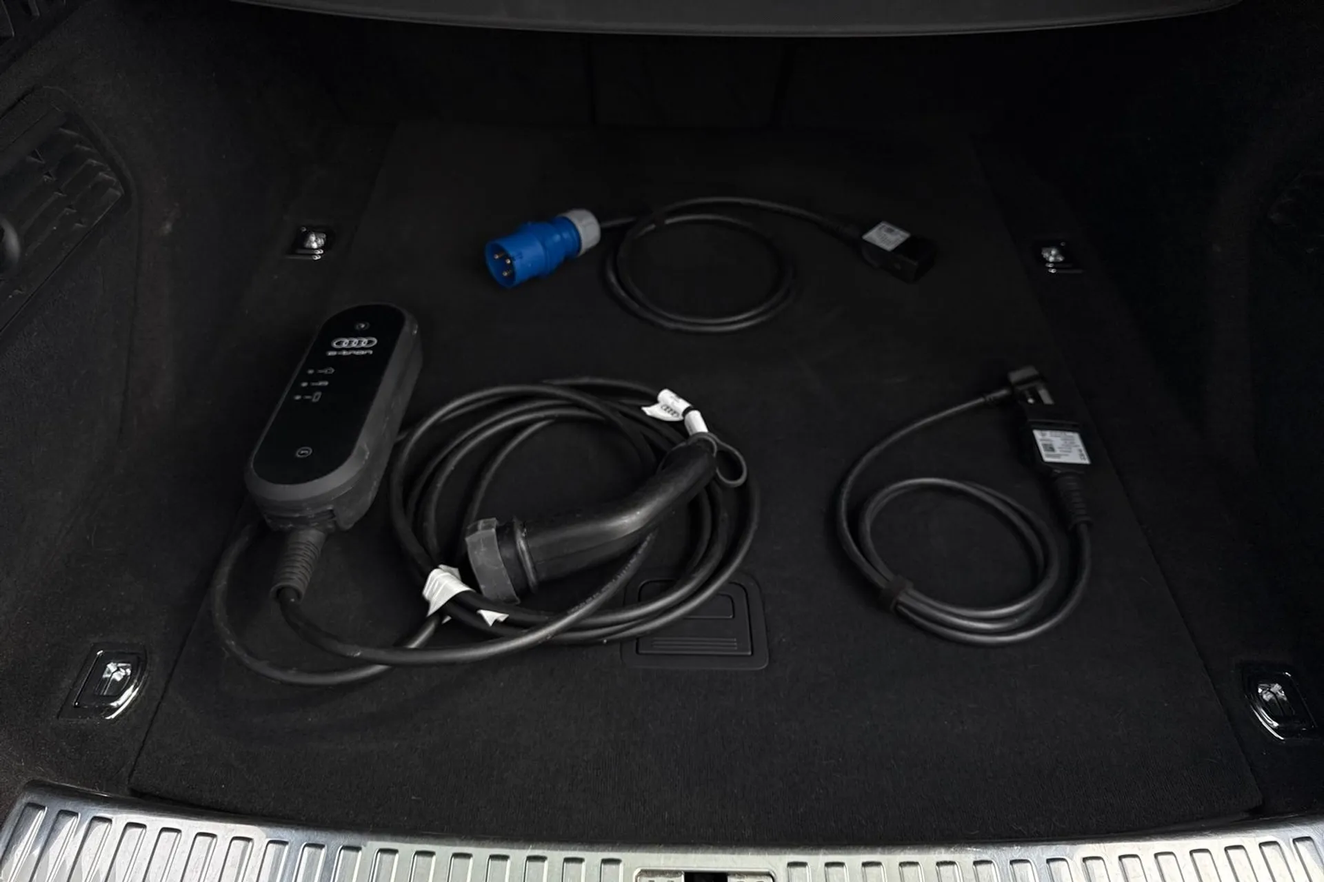 Audi e-tron thumbnail image number 29