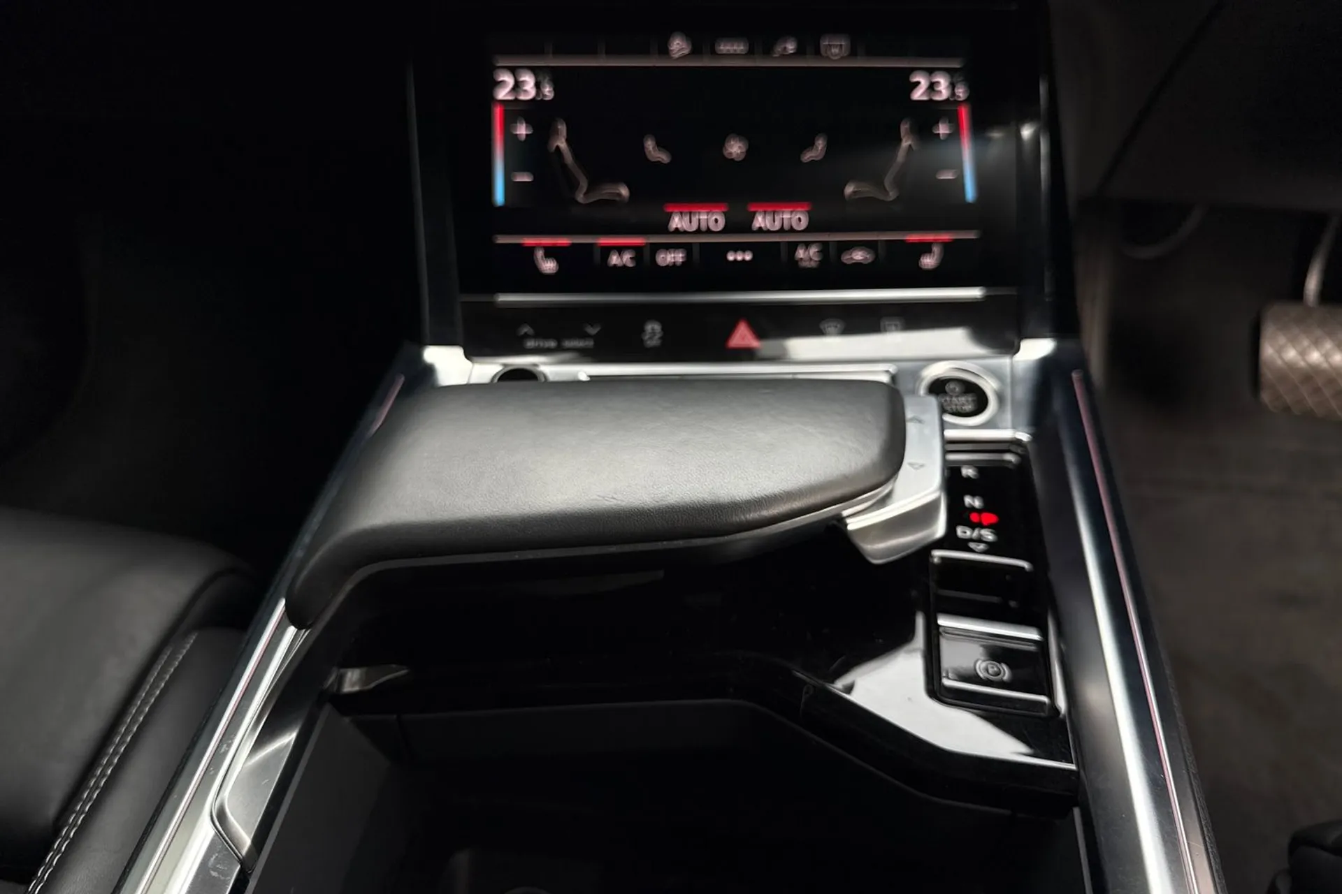 Audi e-tron thumbnail image number 44