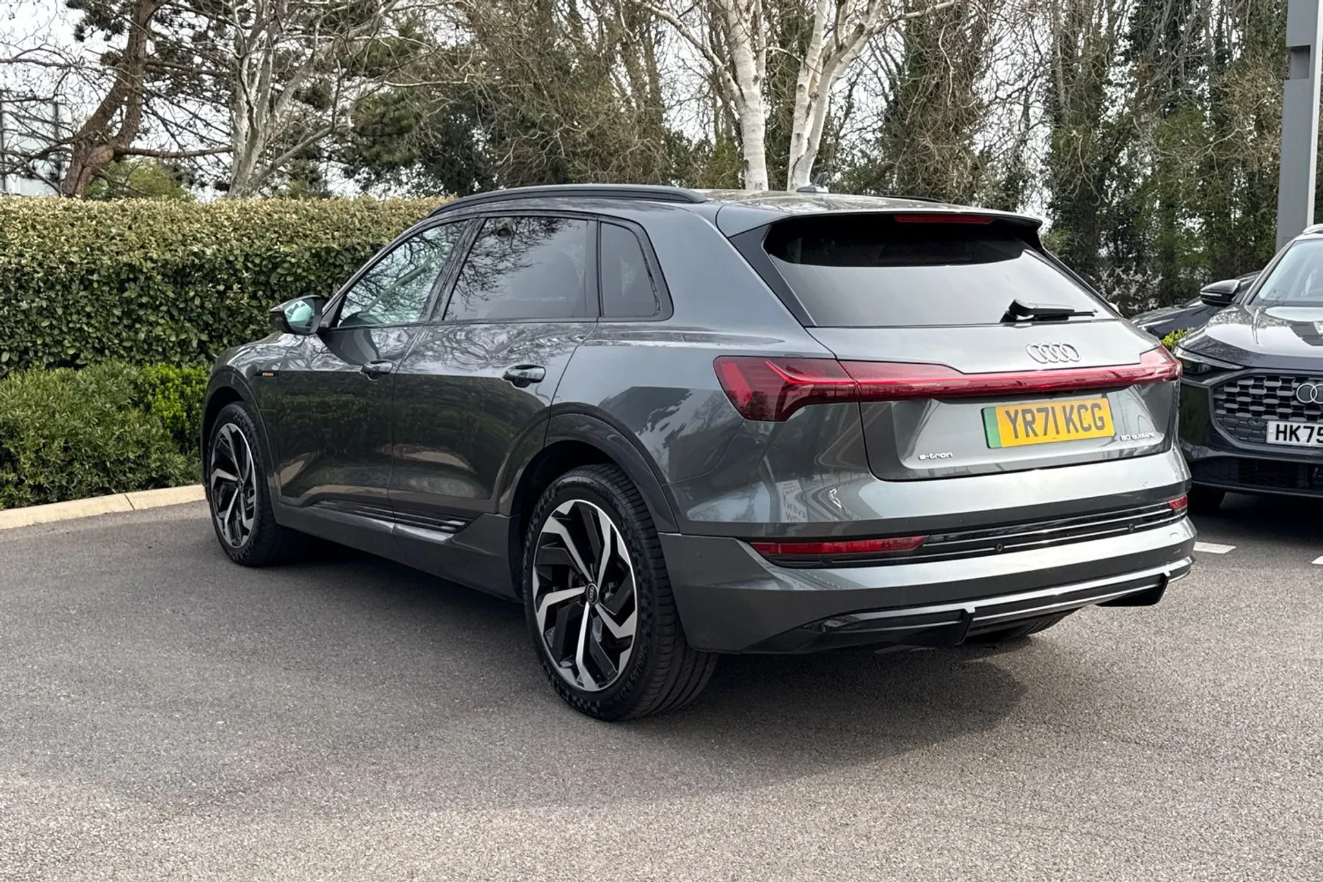 Audi e-tron thumbnail image number 12