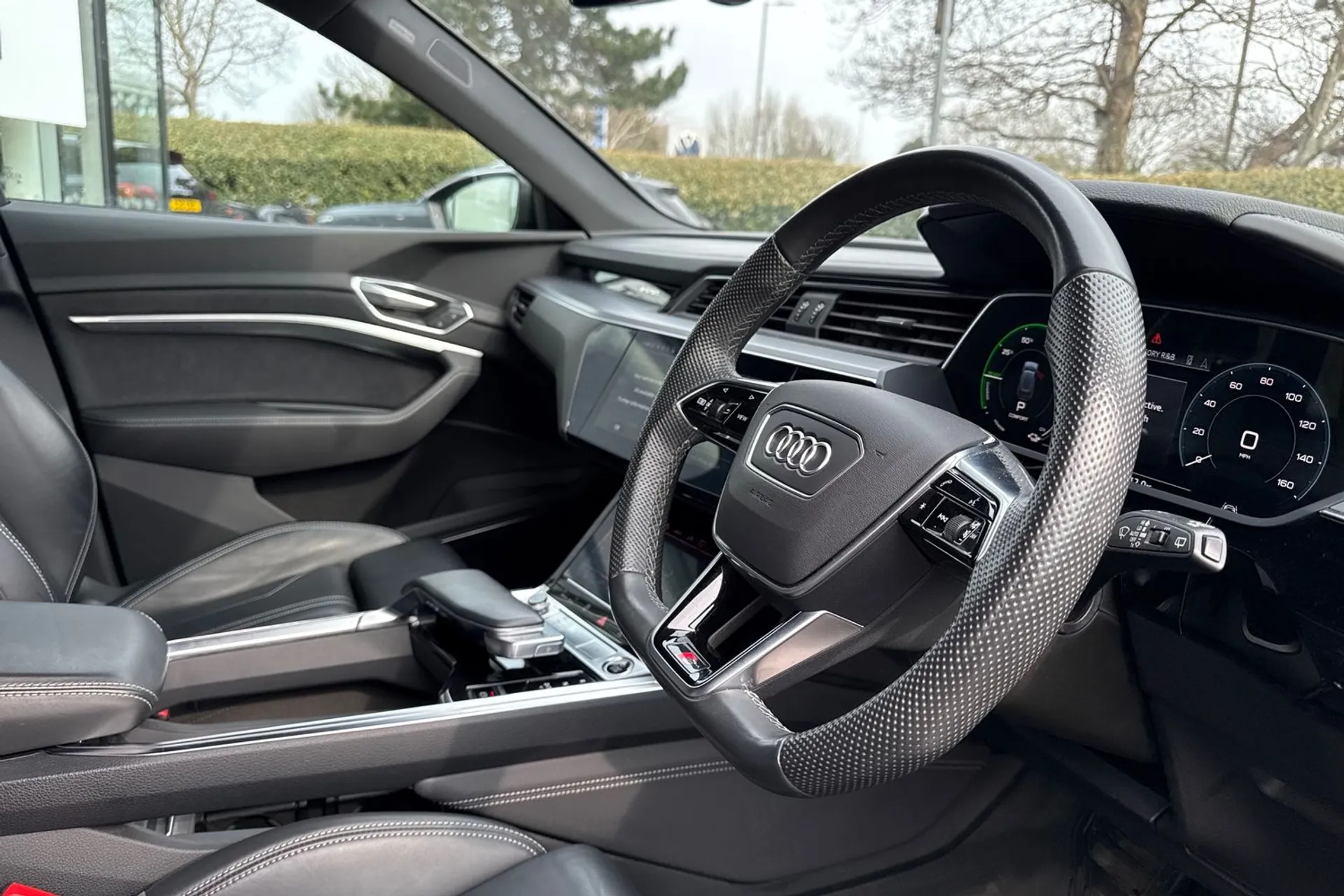 Audi e-tron thumbnail image number 11