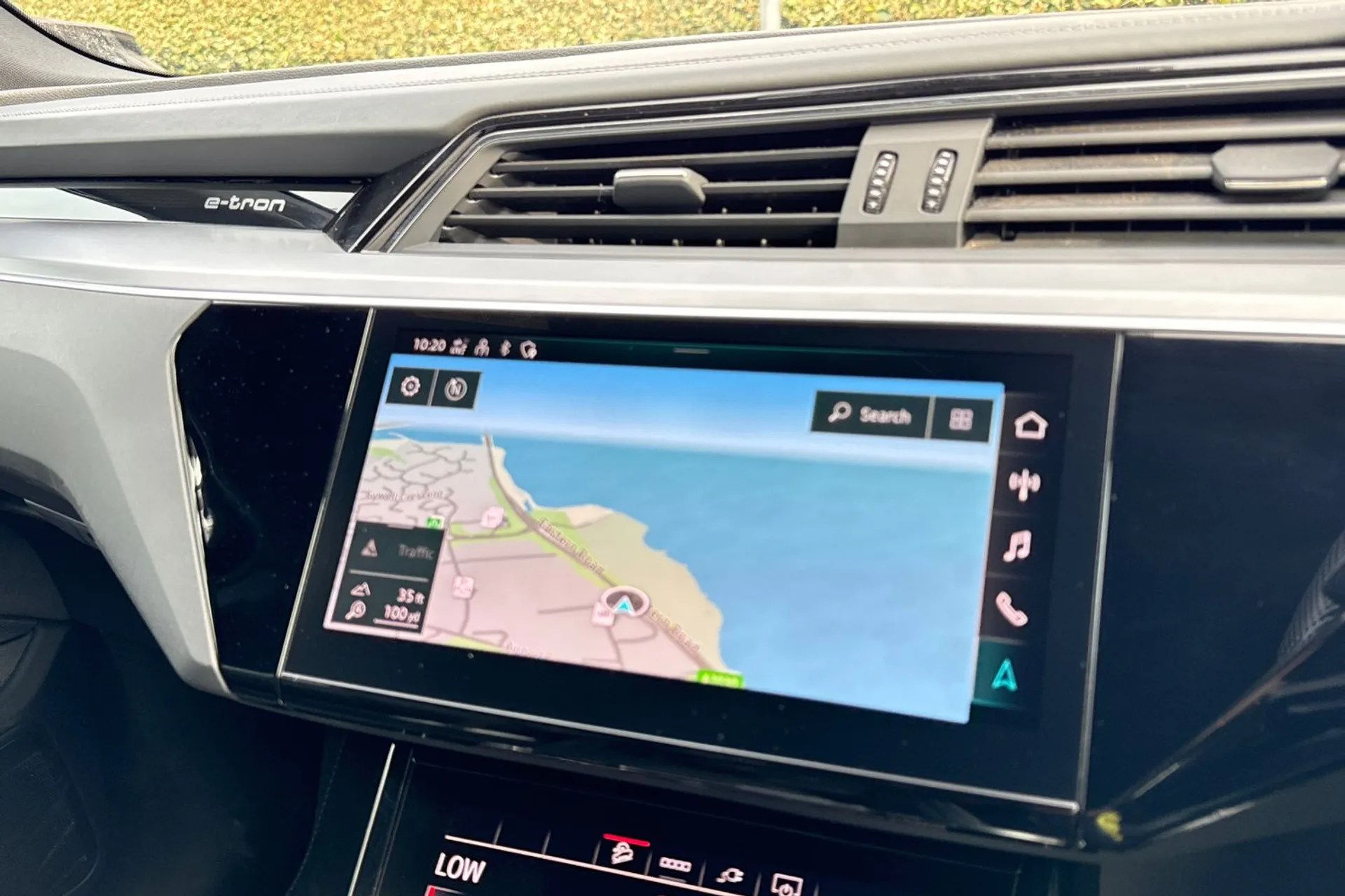 Audi e-tron thumbnail image number 6