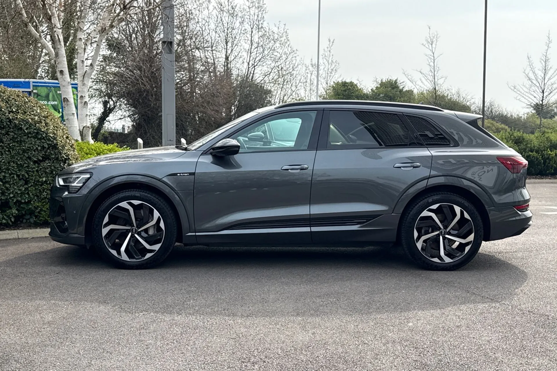 Audi e-tron thumbnail image number 14